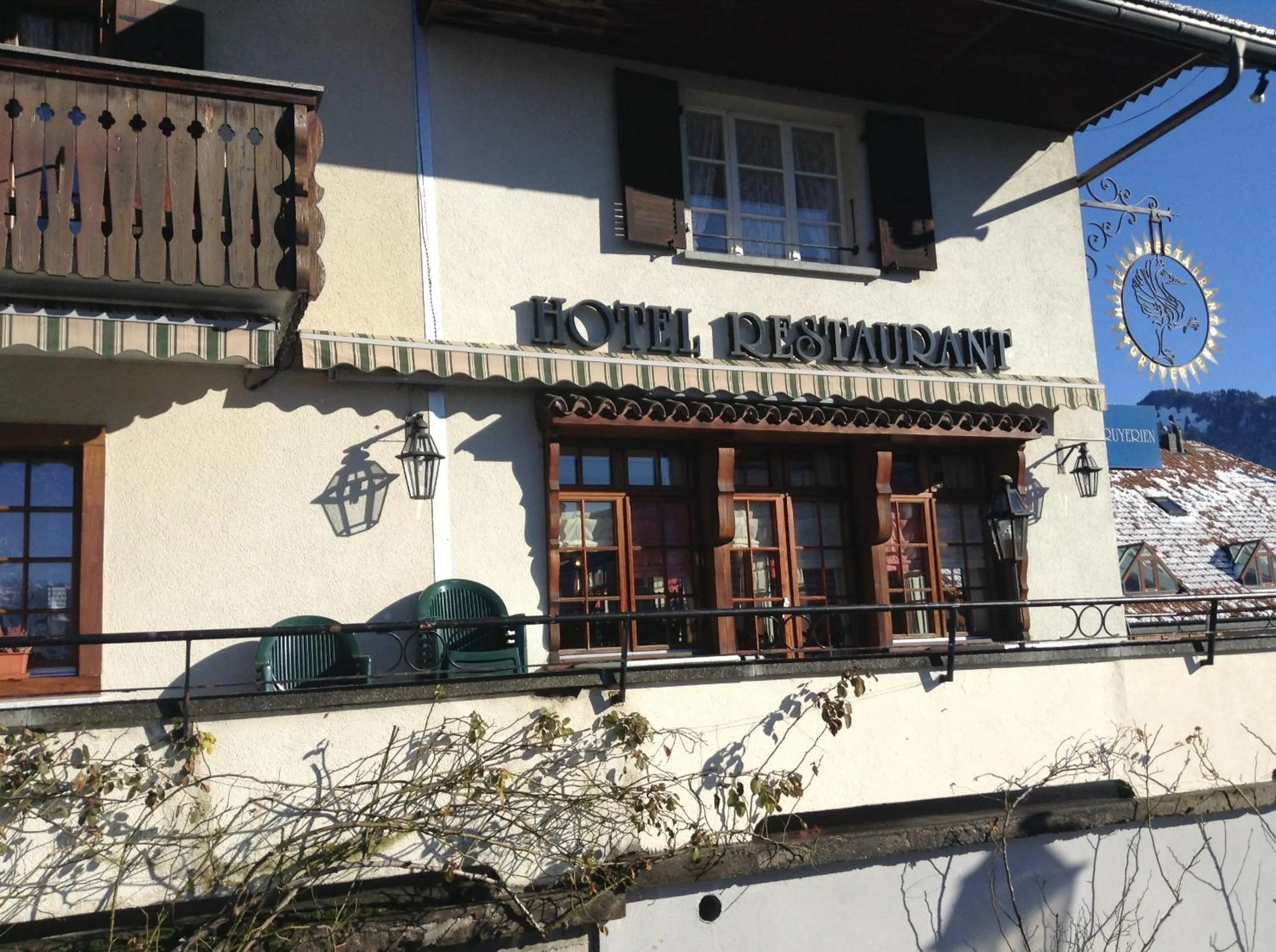 Facade/entrance in Hôtel Restaurant le Gruyérien