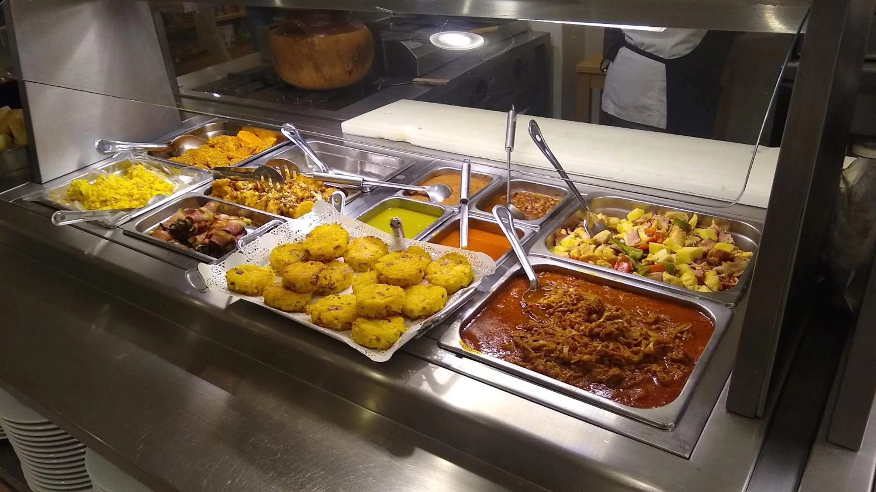 Buffet breakfast in Hotel Catedral