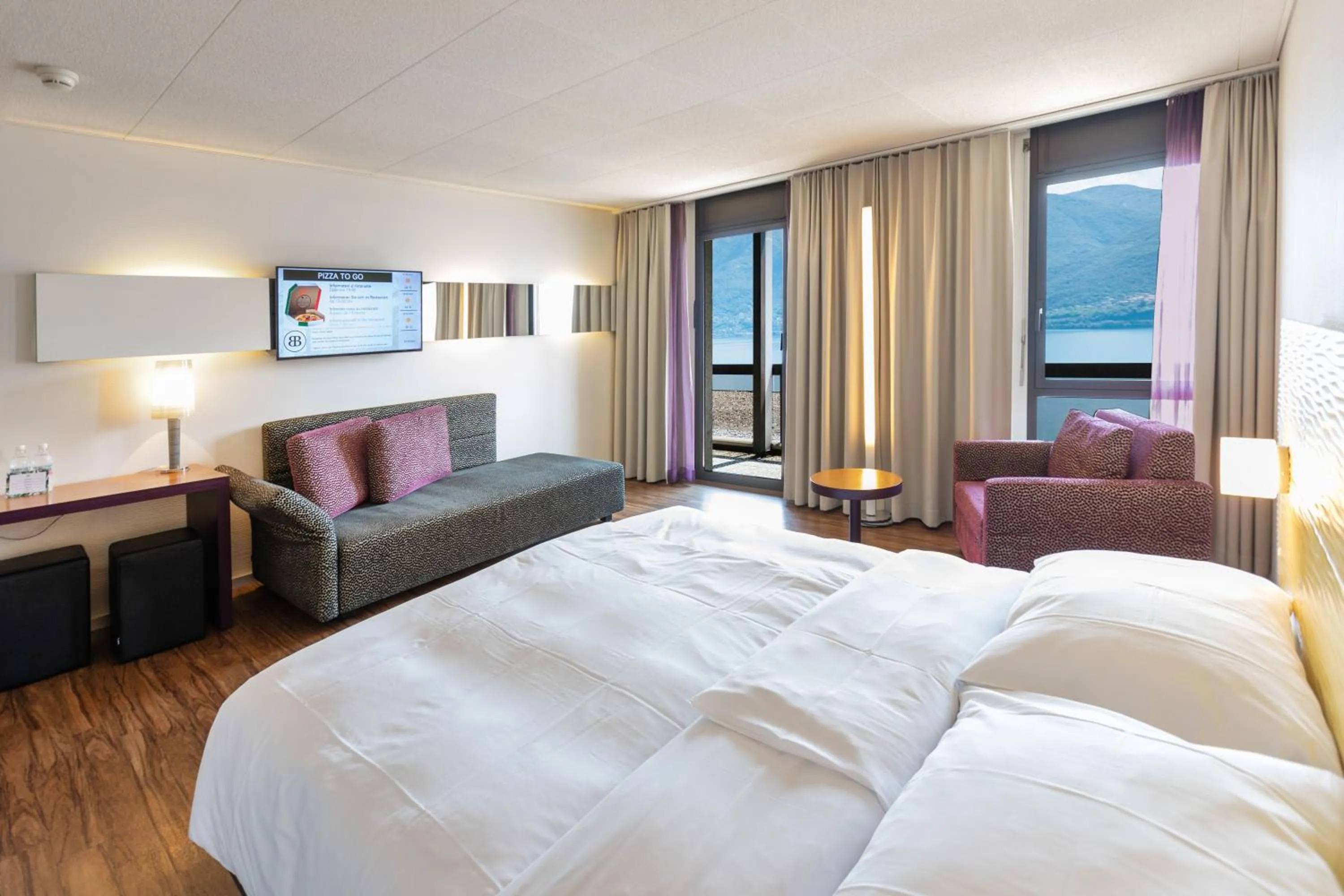 Photo of the whole room, Bed in Parkhotel Brenscino Brissago