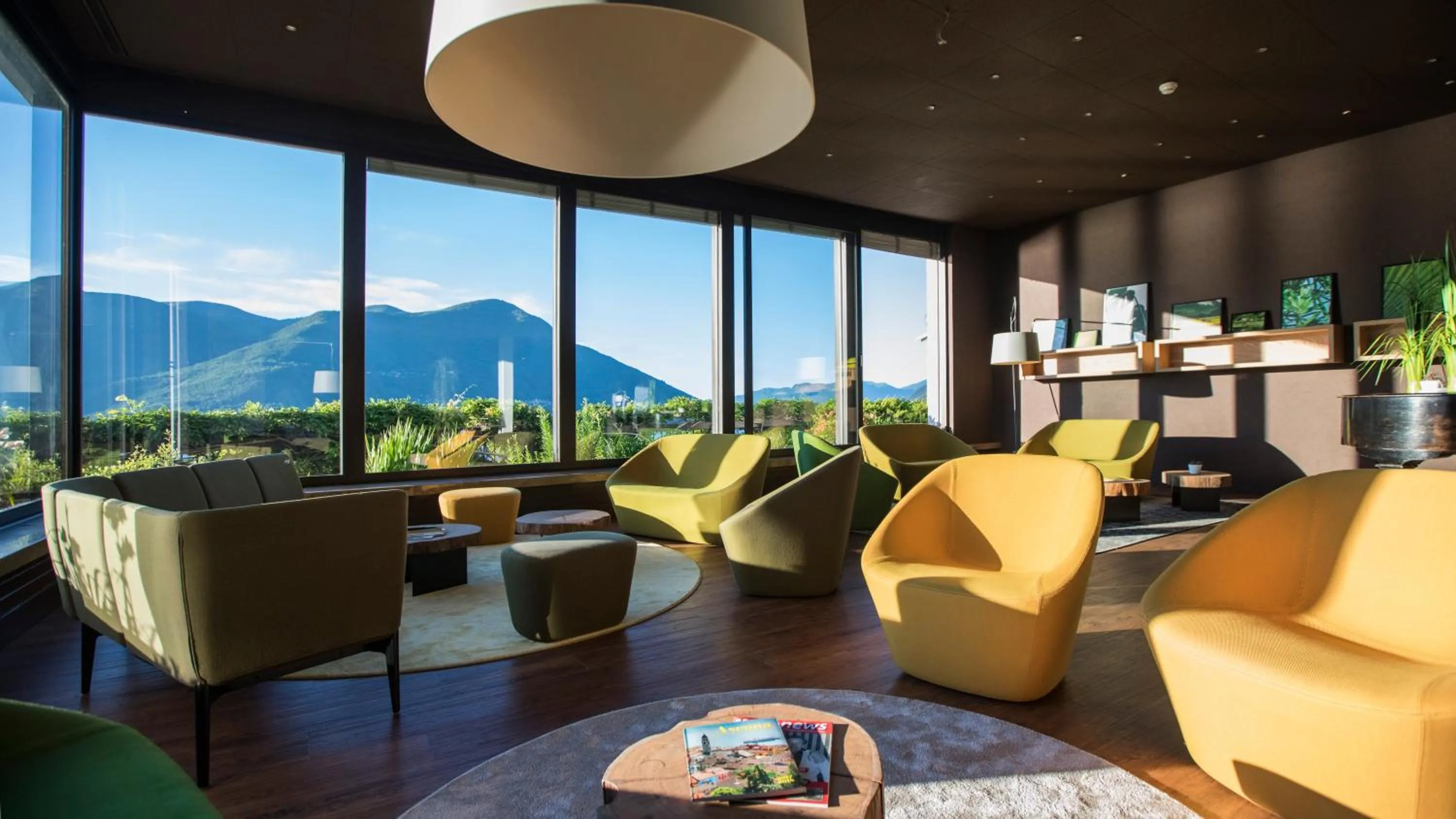 Lounge or bar in Parkhotel Brenscino Brissago