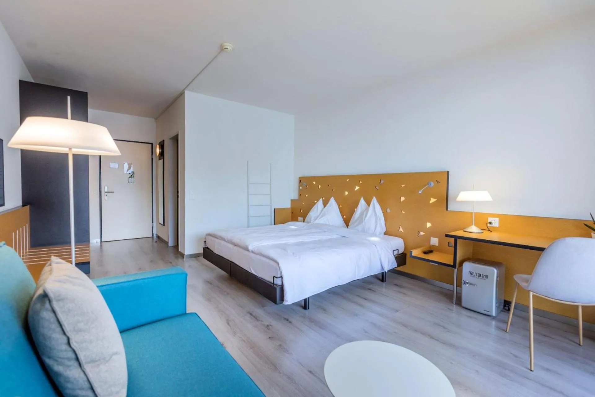 Bedroom, Bed in Parkhotel Brenscino Brissago