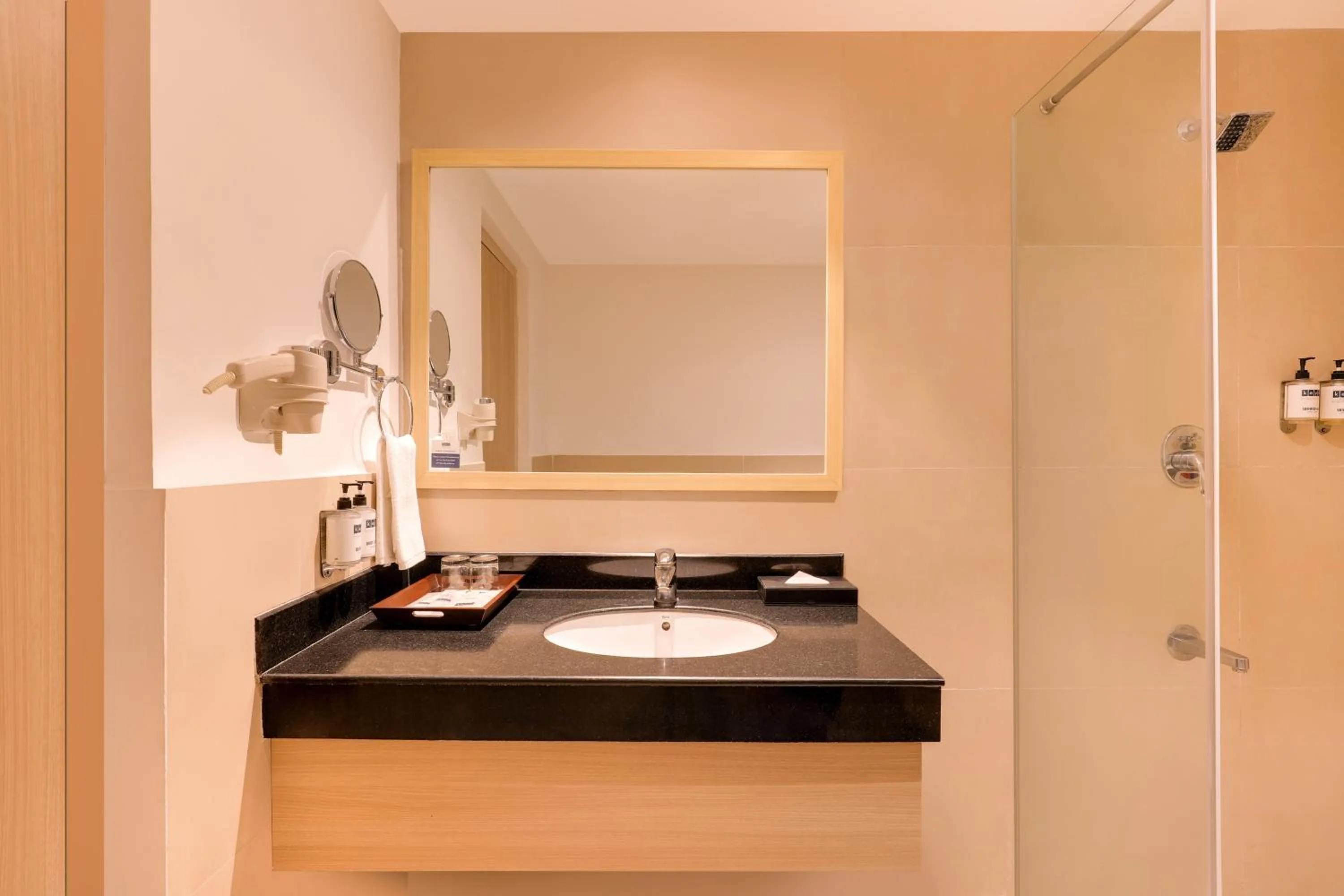 Bathroom in Keys Prima by Lemon Tree Hotels, Katti-Ma, Chennai