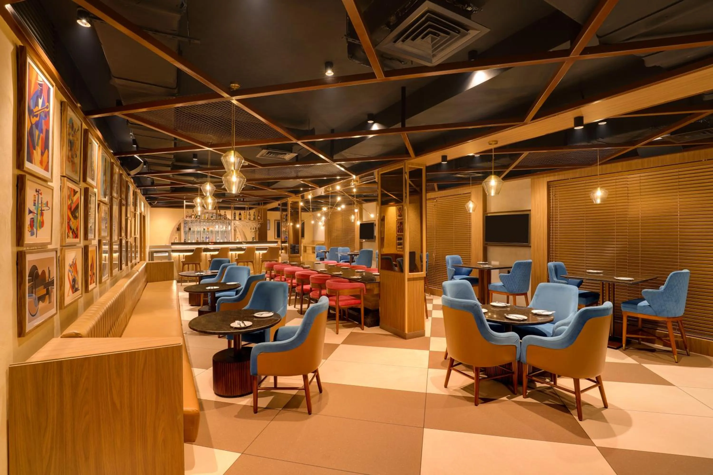 Lounge or bar in Keys Prima by Lemon Tree Hotels, Katti-Ma, Chennai