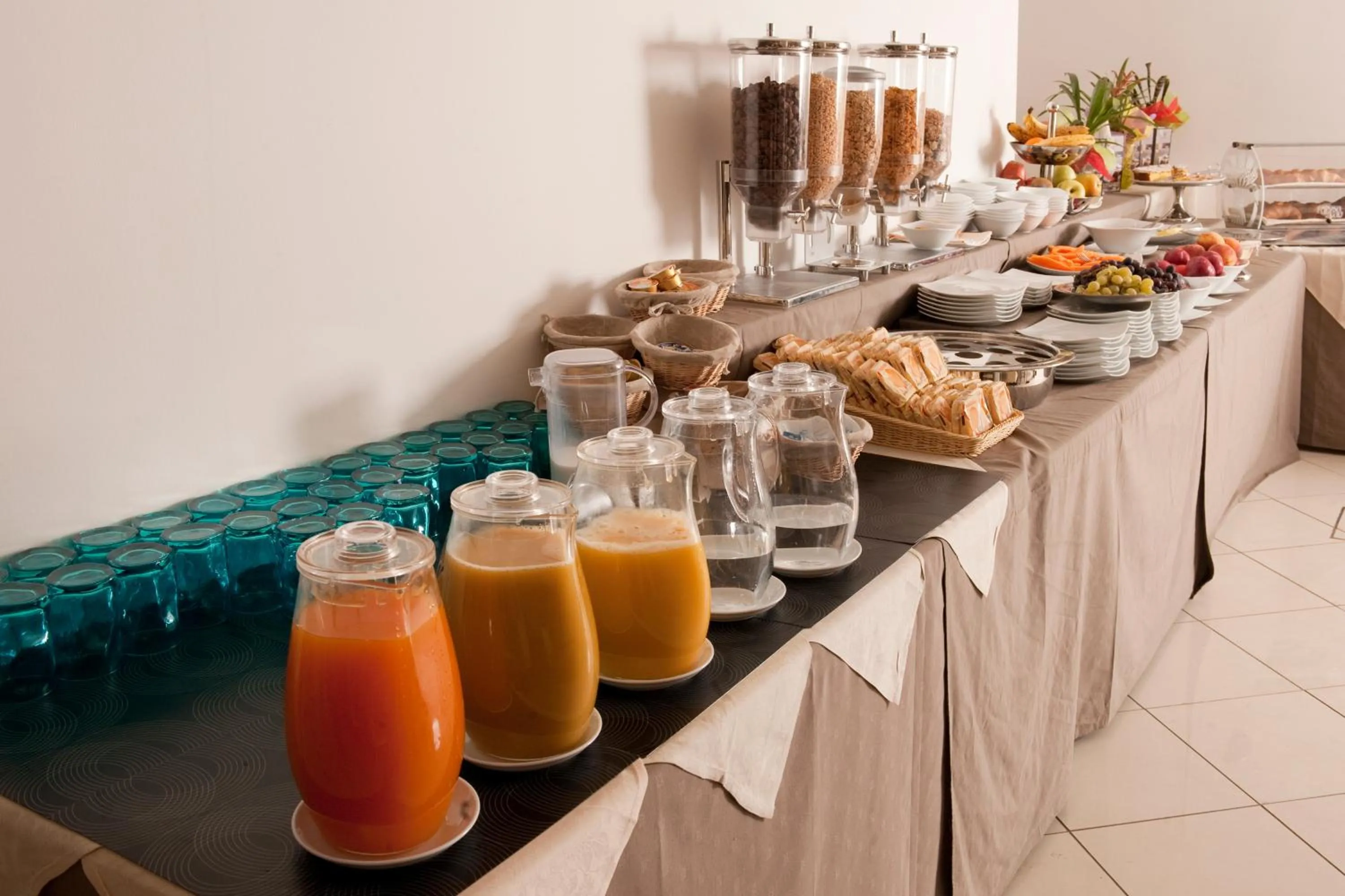 Restaurant/places to eat in OC Hotel