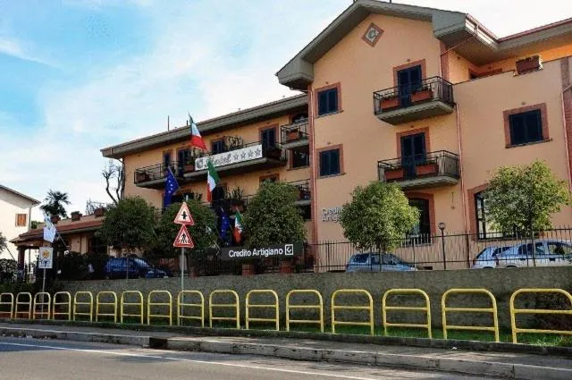 Facade/entrance in OC Hotel