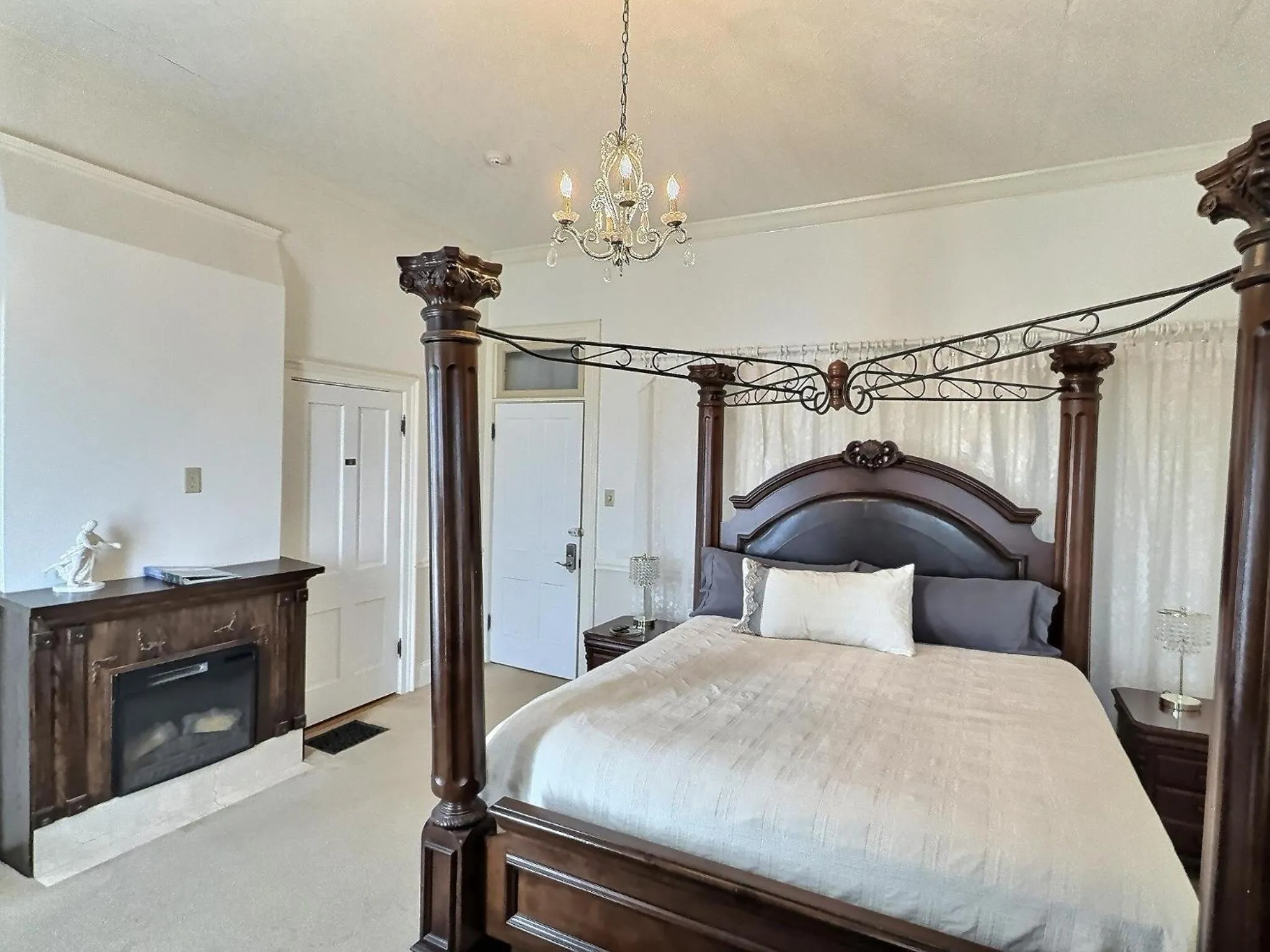 Bed in Historic Sion Bass Guest House