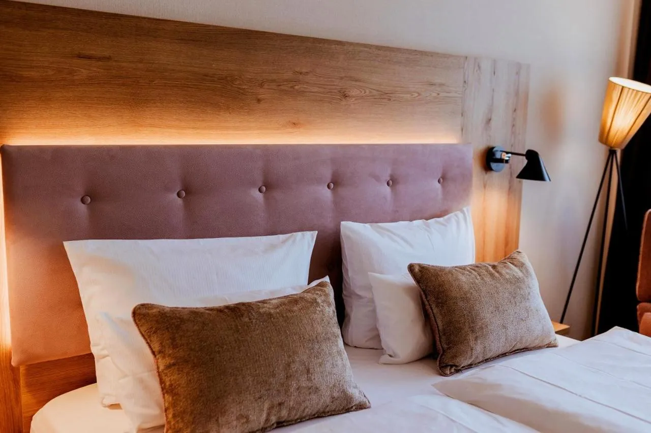 Photo of the whole room, Bed in FischerS