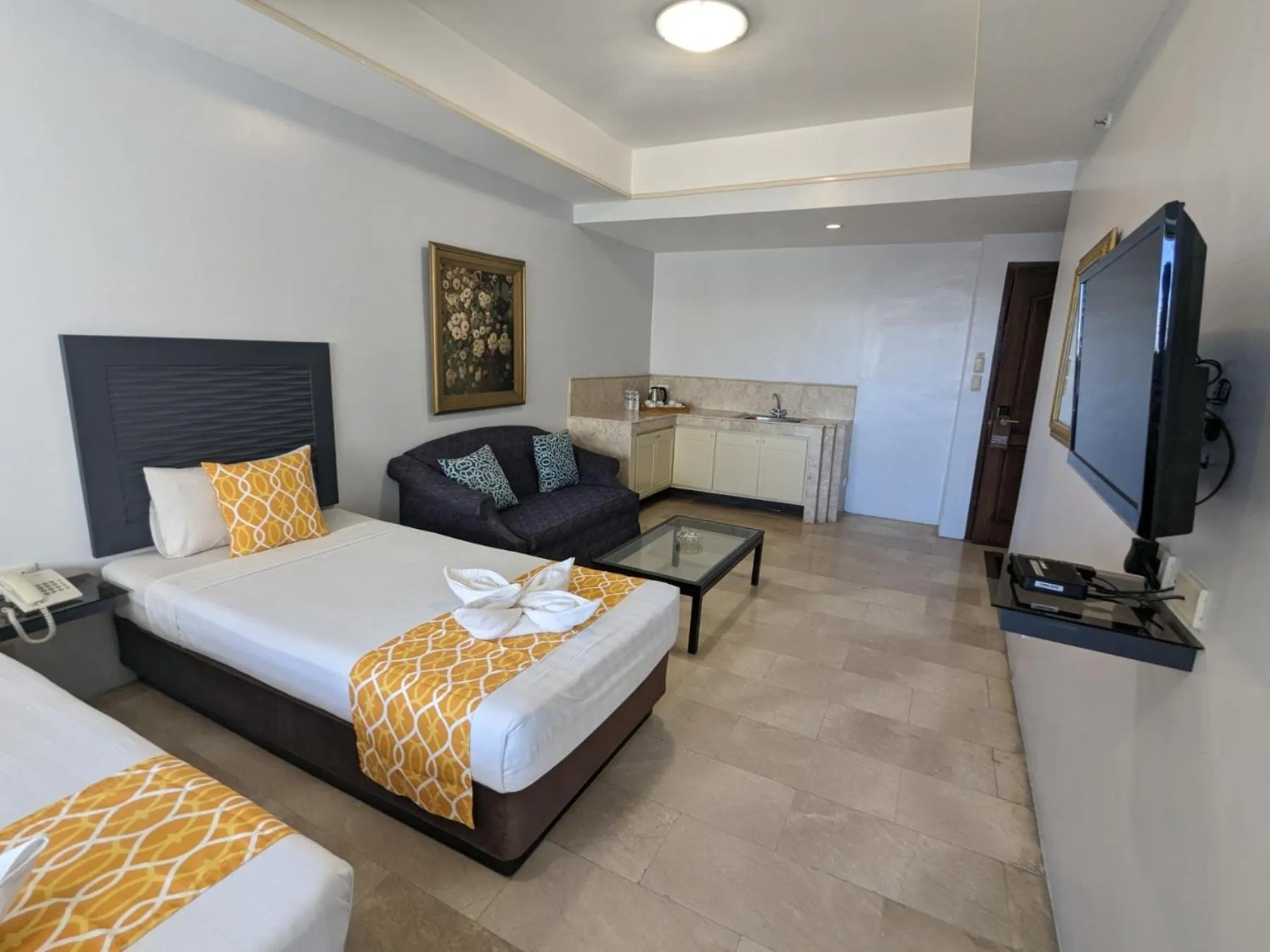 Living room, Bed in Orchid Garden Suites