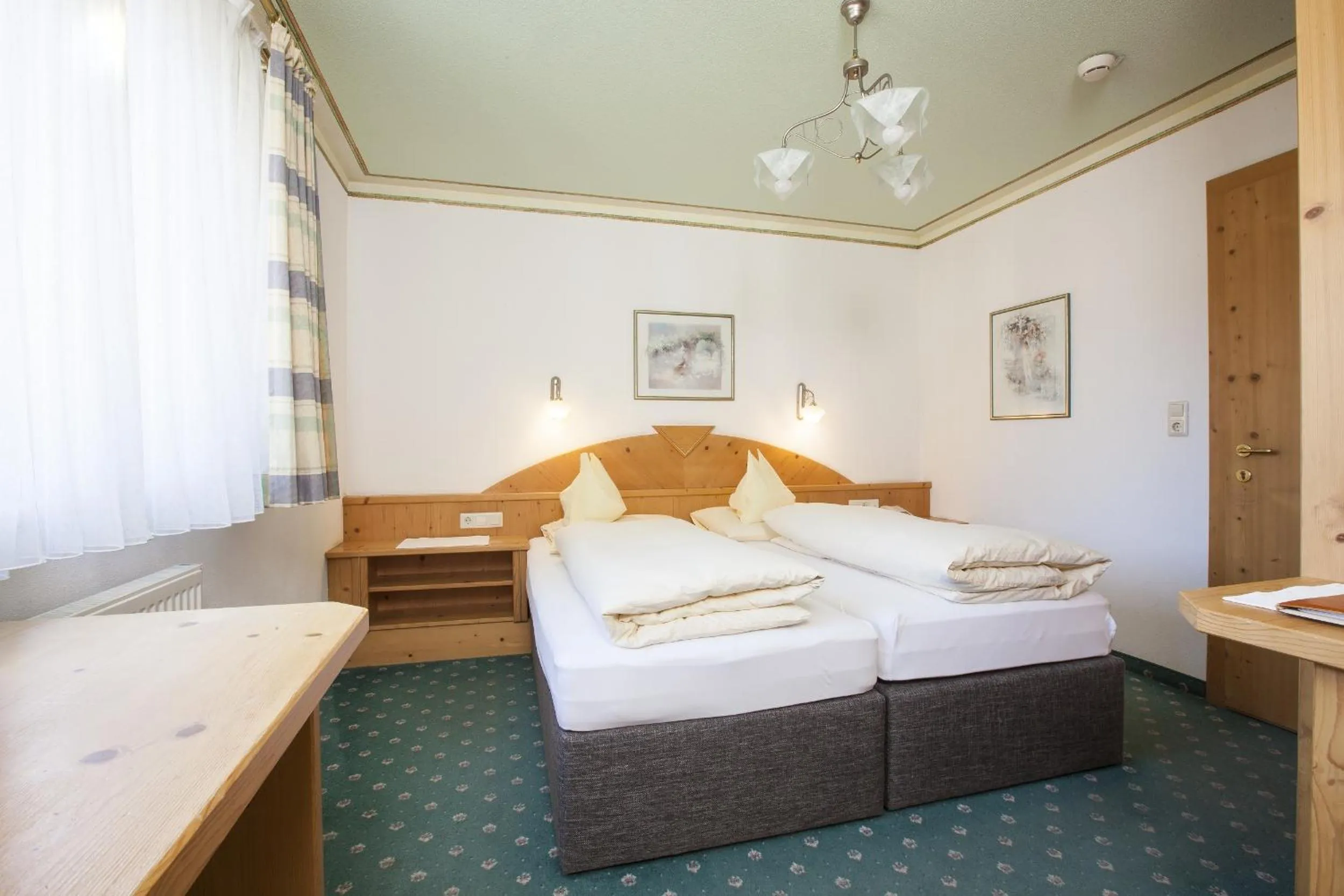 Bedroom, Bed in Hotel & Appartements Alpenresidenz Viktoria