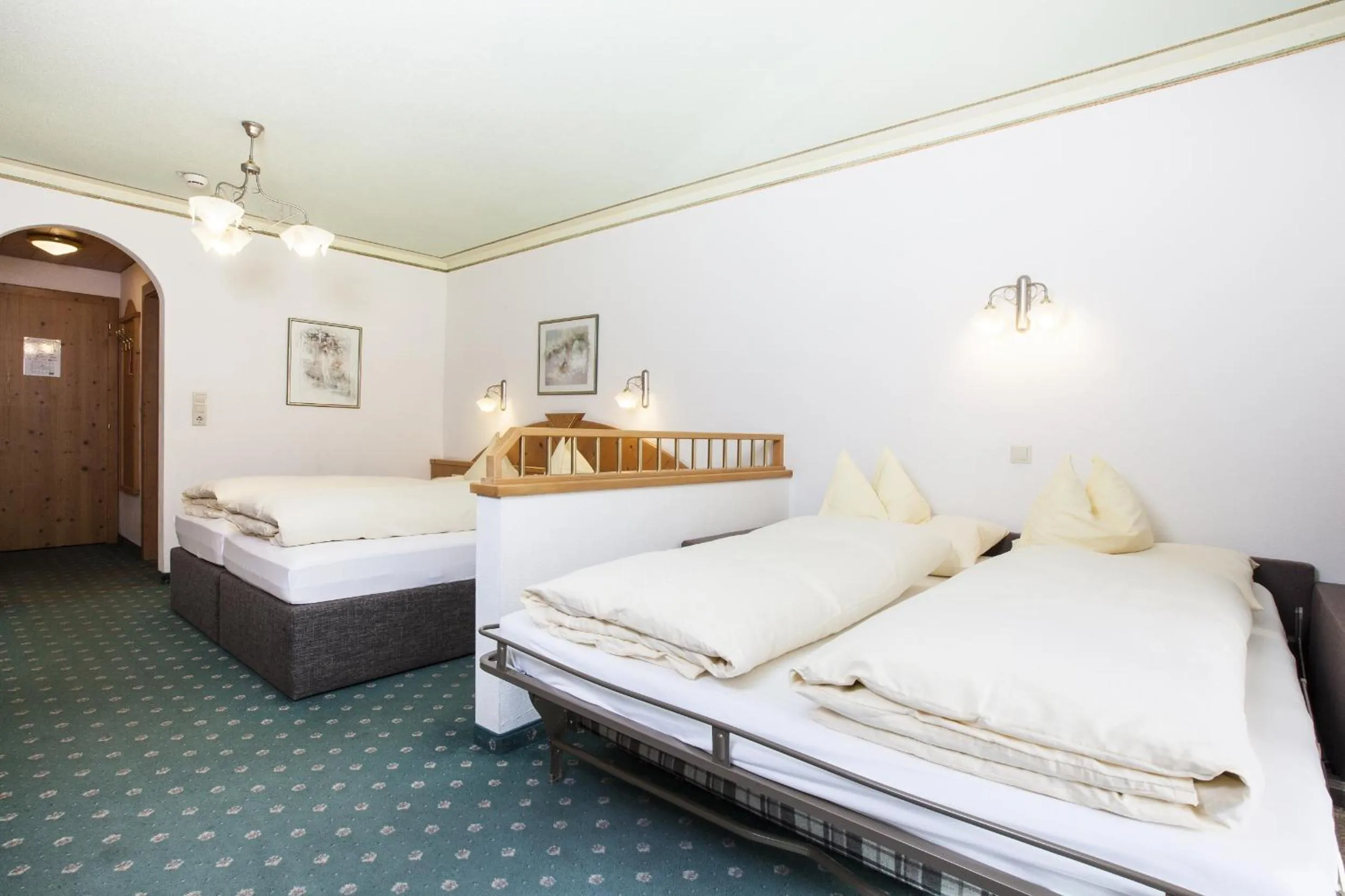 Bedroom, Bed in Hotel & Appartements Alpenresidenz Viktoria