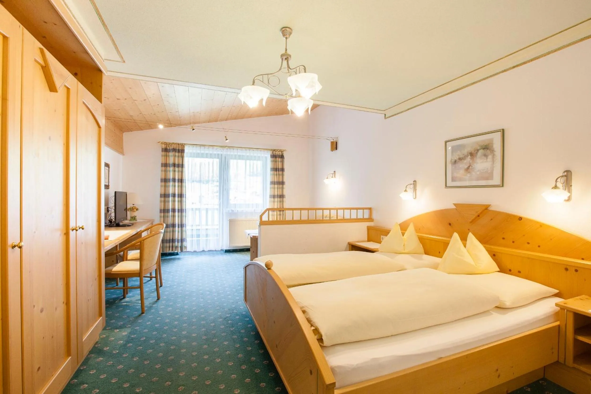 Bed in Hotel & Appartements Alpenresidenz Viktoria