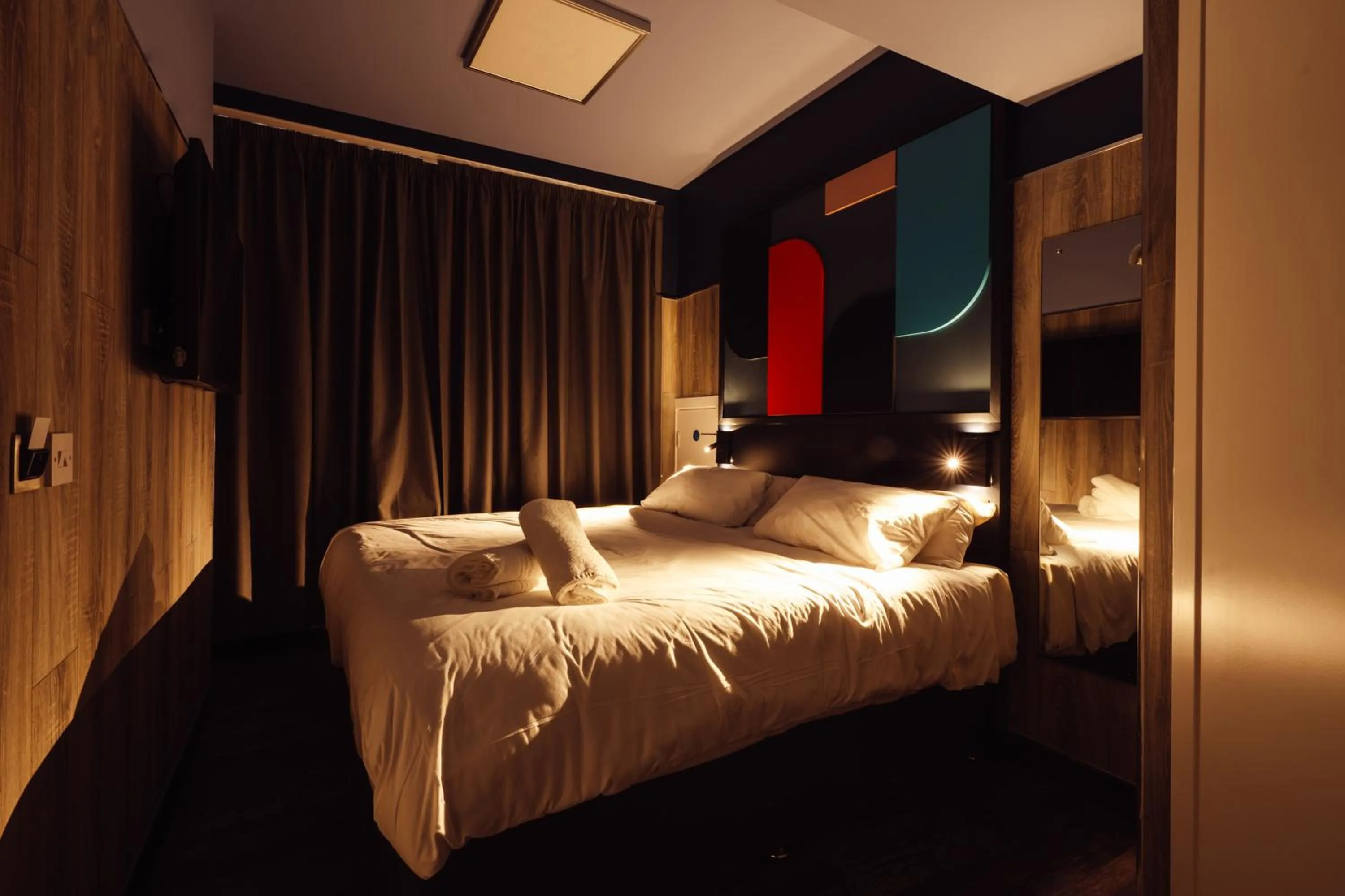 Photo of the whole room, Bed in Kabannas Newcastle