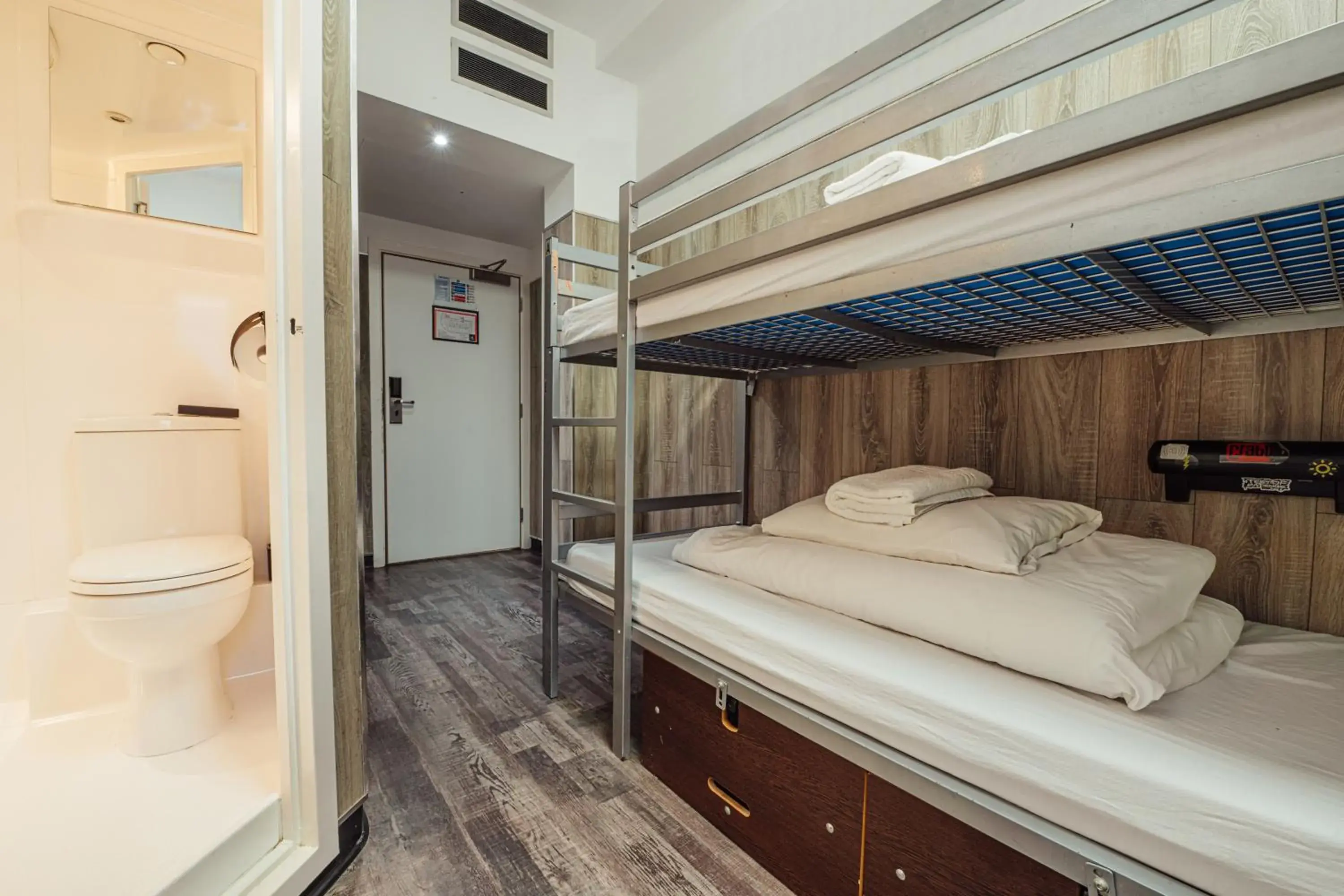 Bed in 6-Bed Mixed Shared Room in Kabannas Newcastle Bed in 6-Bed Mixed Shared Room in Kabannas Newcastle