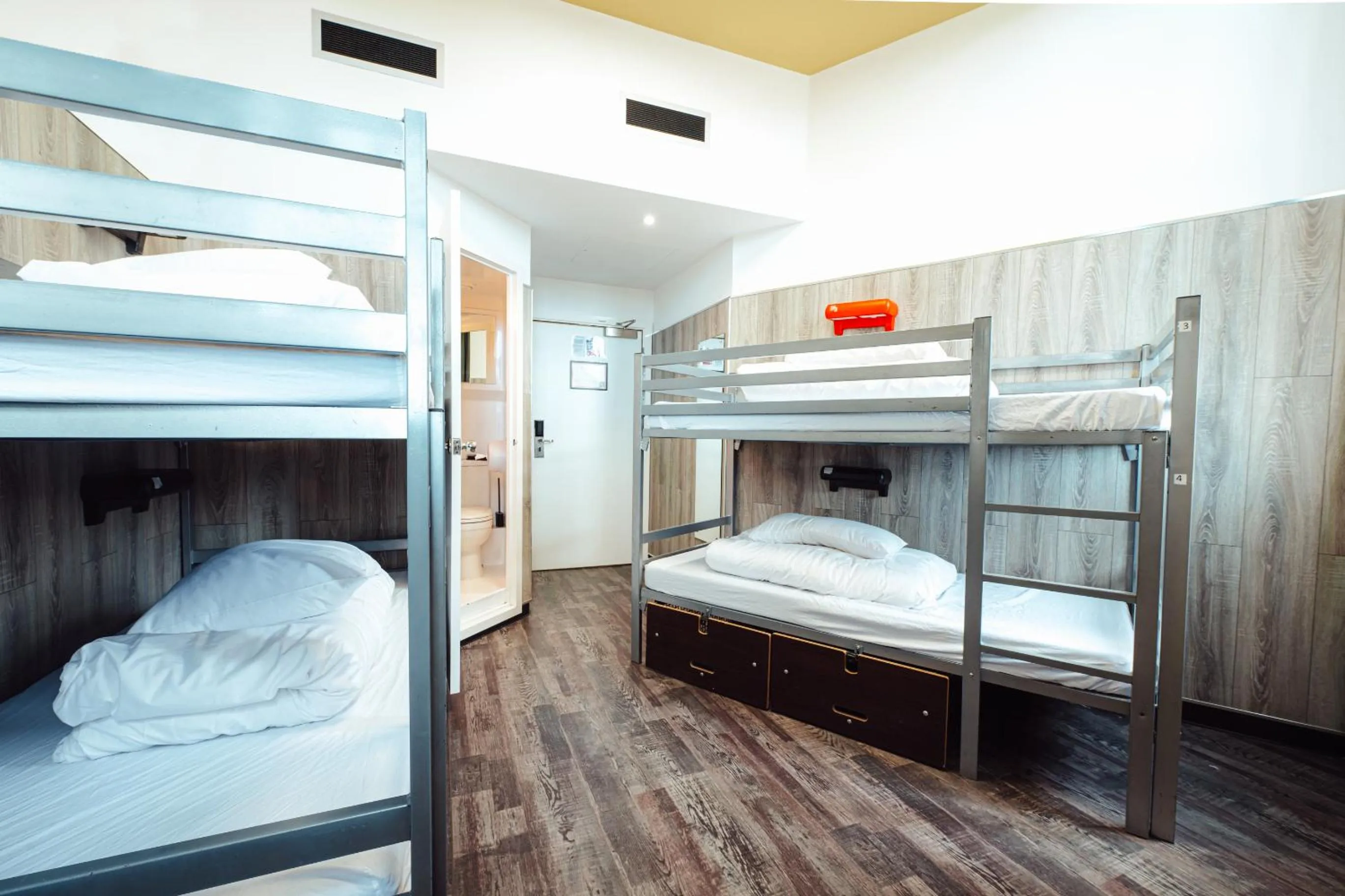 Bathroom, Bed in Kabannas Newcastle