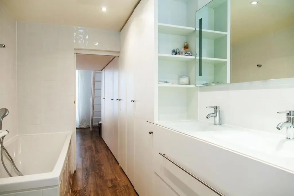 Shower in Maison Nomade Paris - MaisonNomadeChic