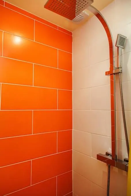 Shower in Maison Nomade Paris - MaisonNomadeChic