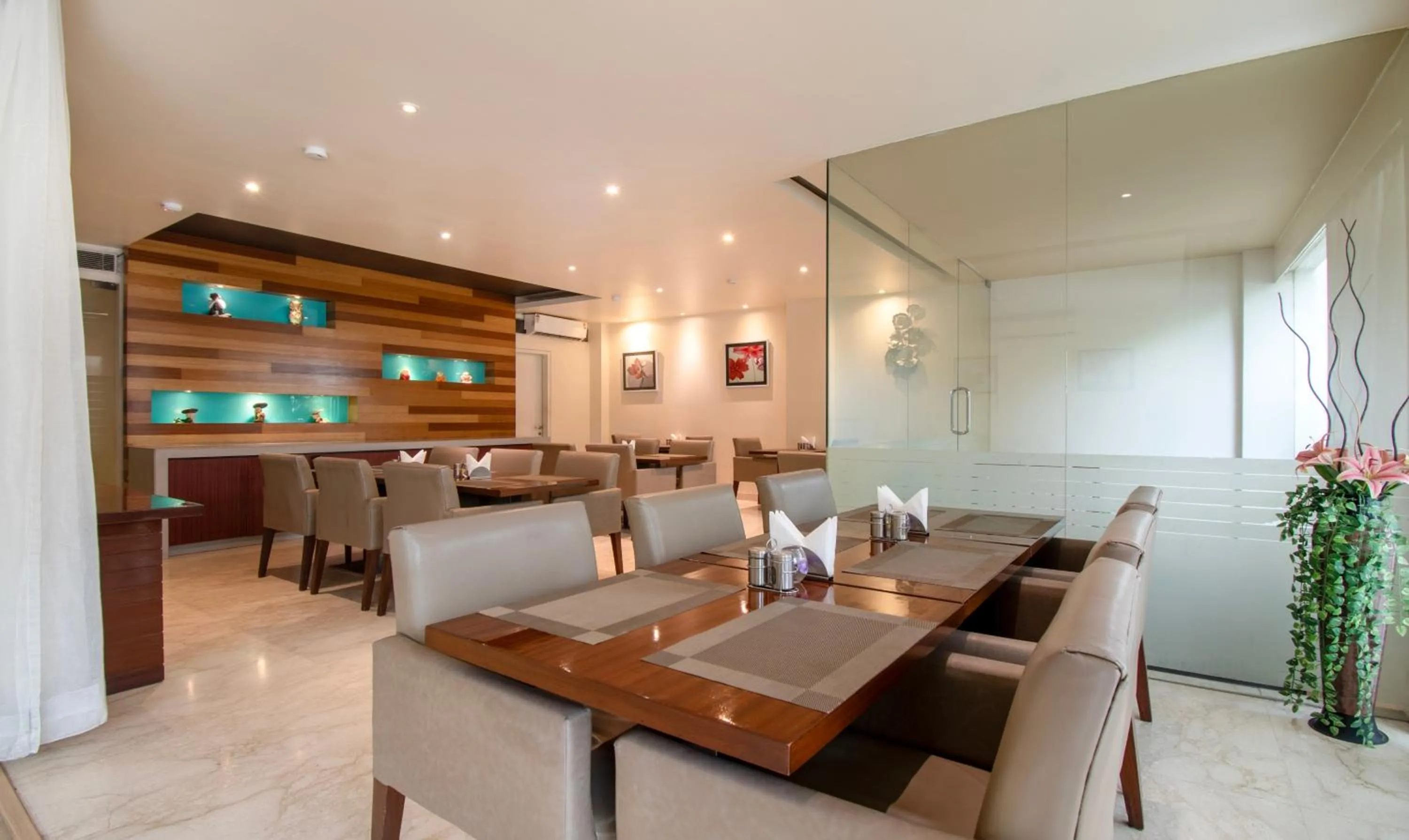 Restaurant/places to eat in Treebo Cabana