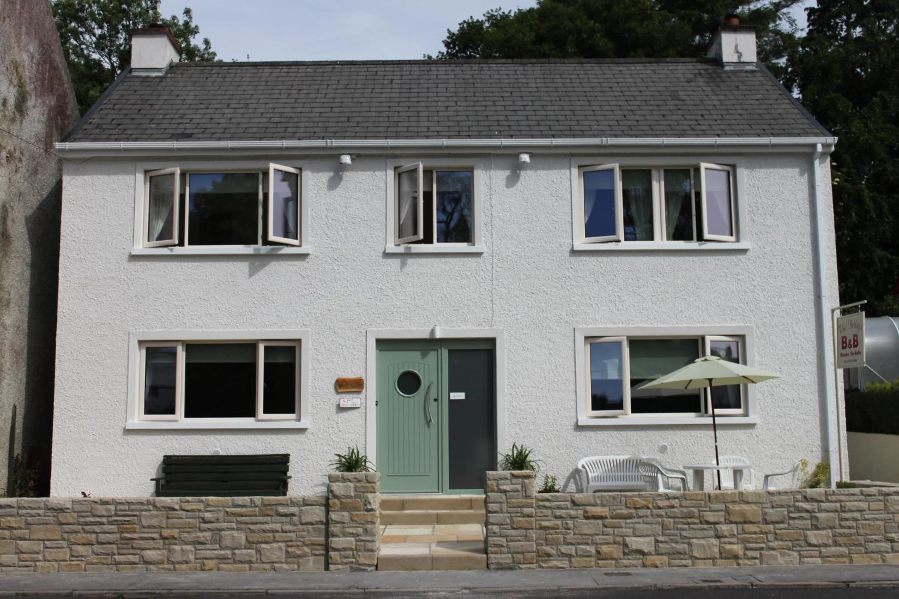 Property building in The Bridges Bed and Breakfast