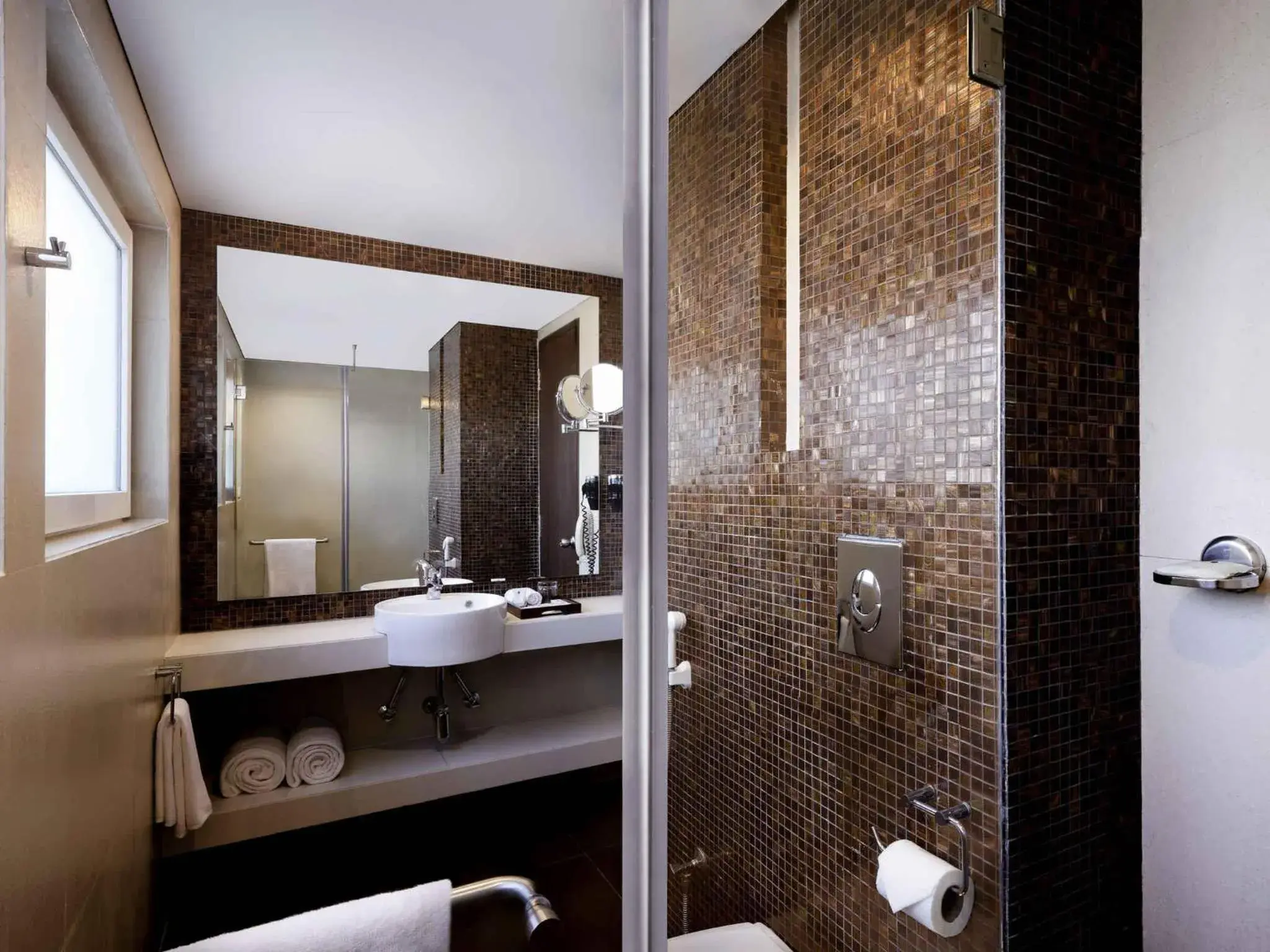 Bedroom in Grand Mercure Vadodara Surya Palace Bedroom in Grand Mercure Vadodara Surya Palace