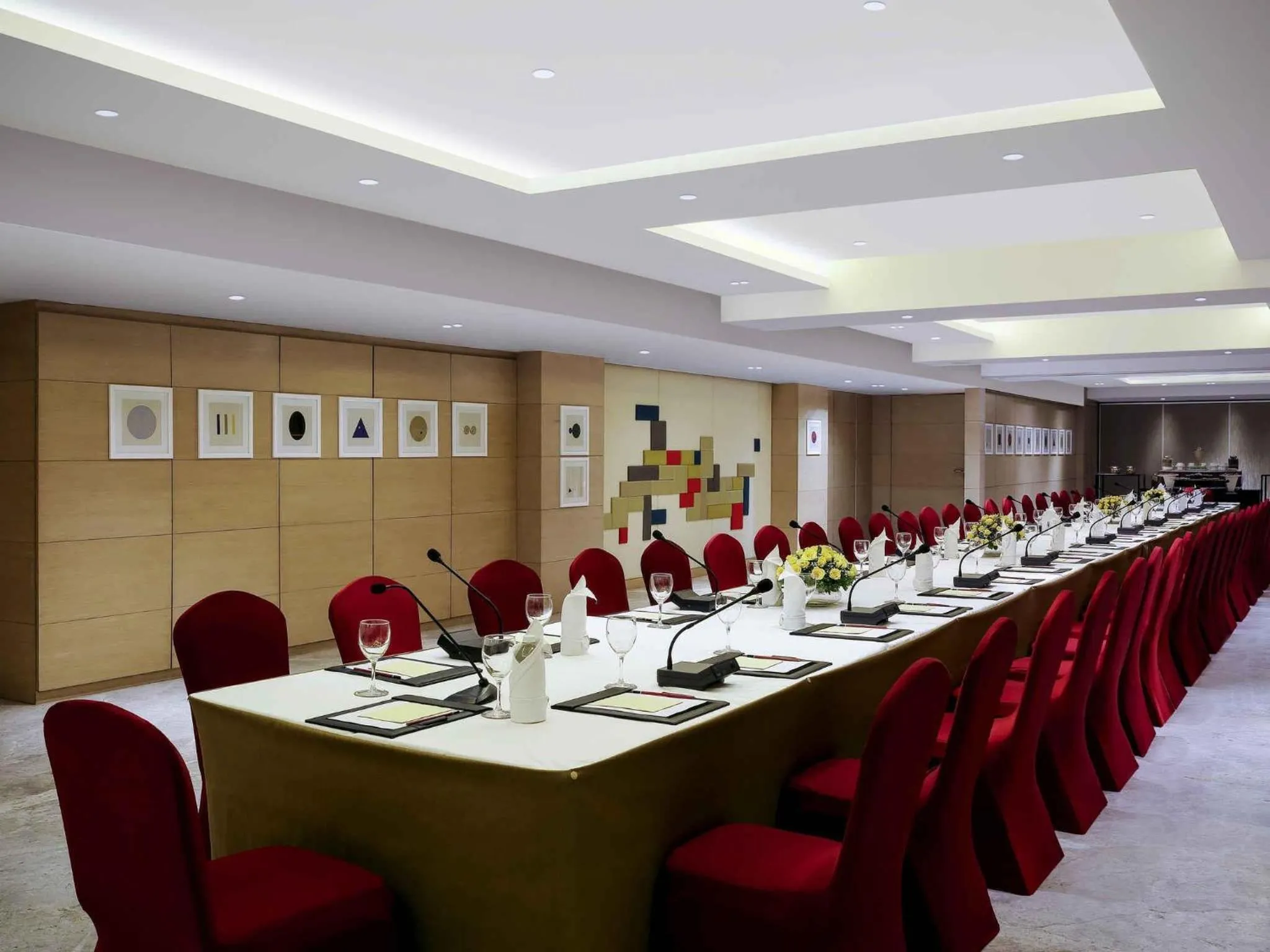Meeting/conference room in Grand Mercure Vadodara Surya Palace