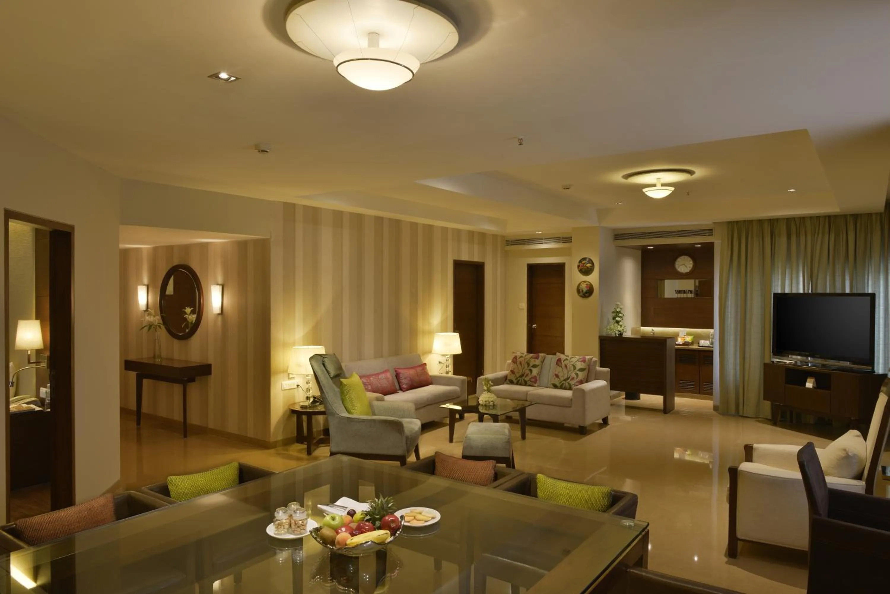 Living room in Grand Mercure Vadodara Surya Palace