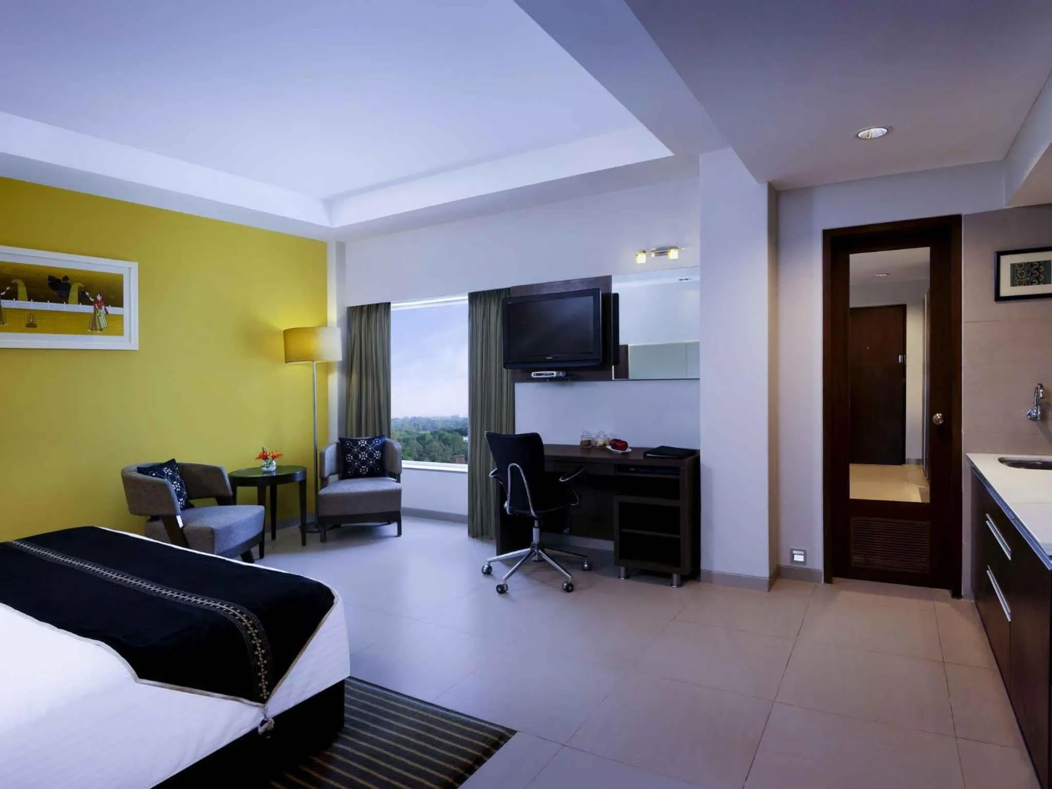 Bedroom, Bed in Grand Mercure Vadodara Surya Palace