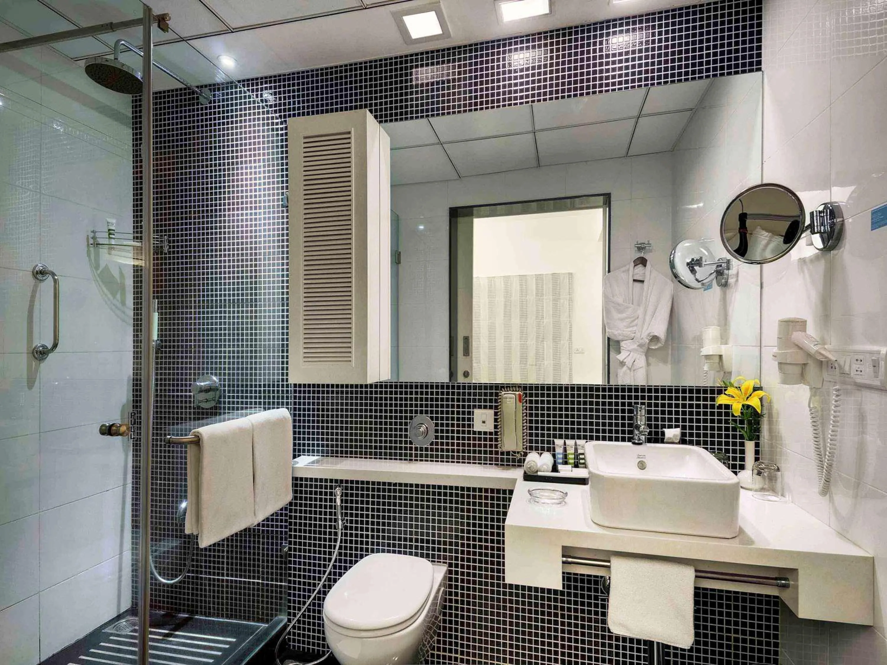 Photo of the whole room in Grand Mercure Vadodara Surya Palace