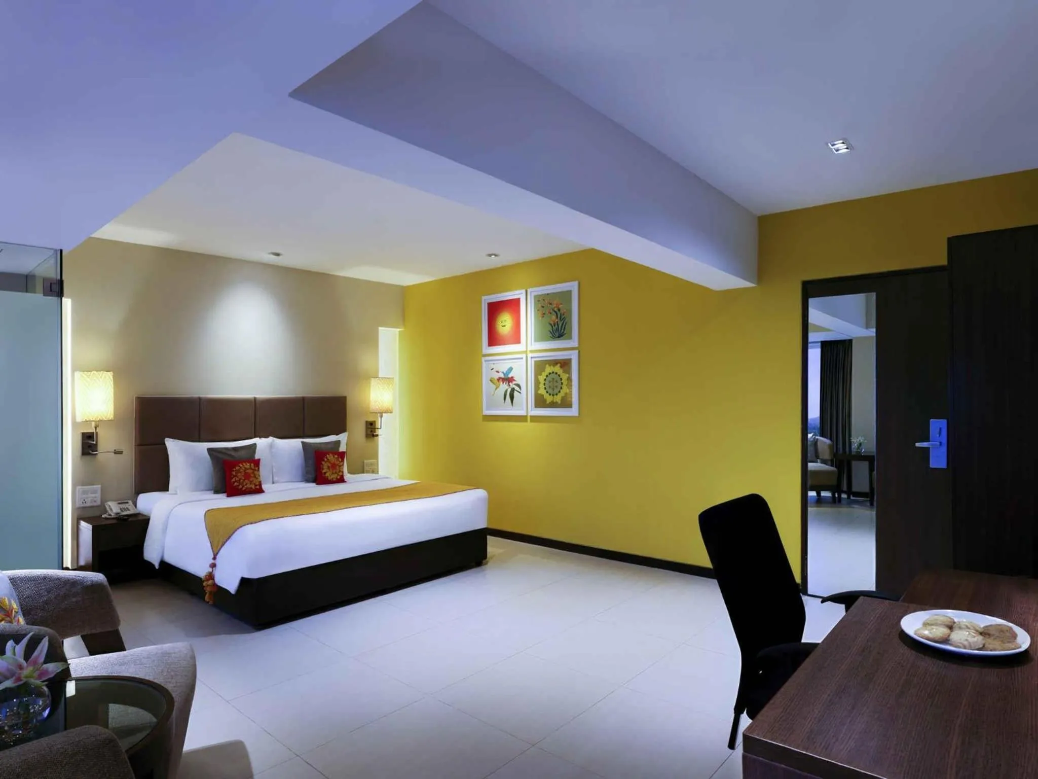 Bedroom, Bed in Grand Mercure Vadodara Surya Palace