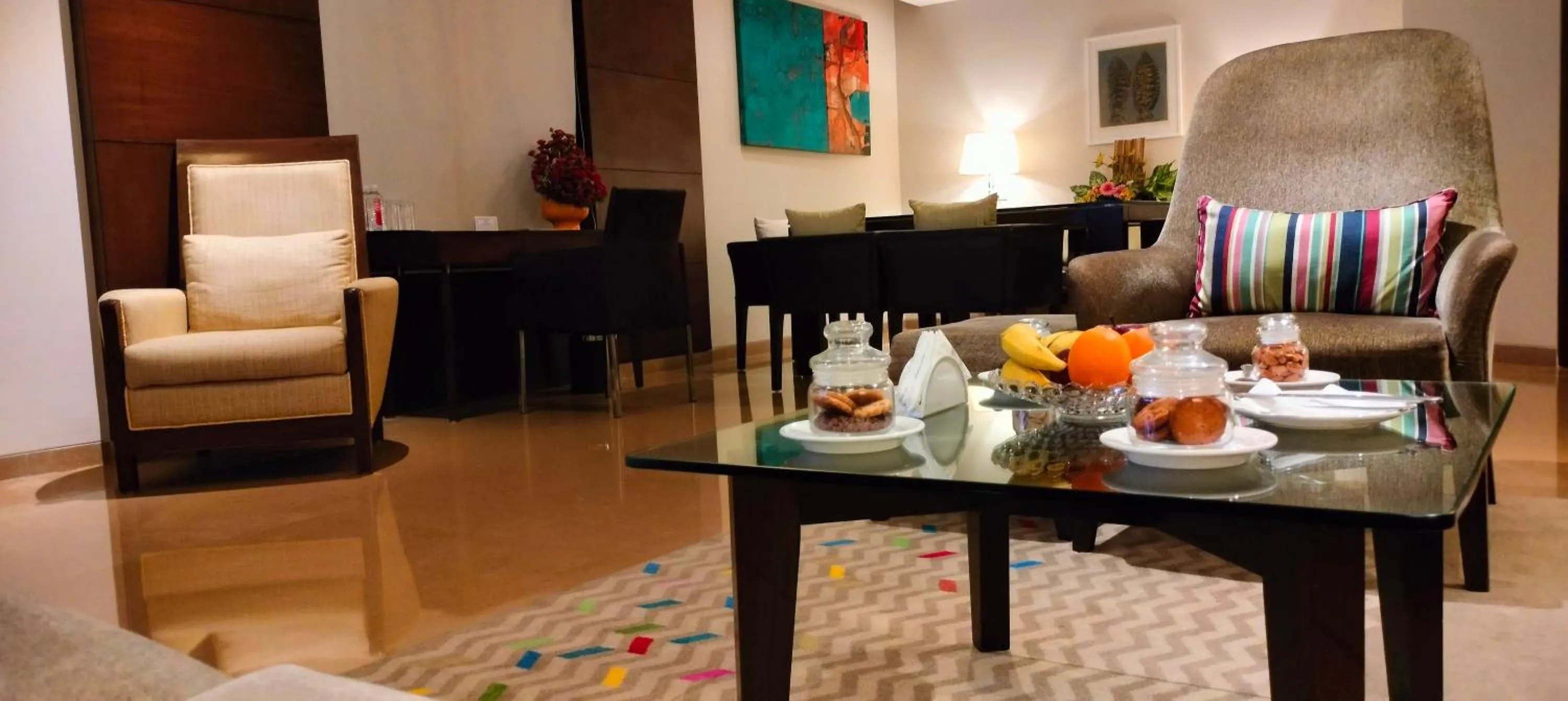 Living room in Grand Mercure Vadodara Surya Palace
