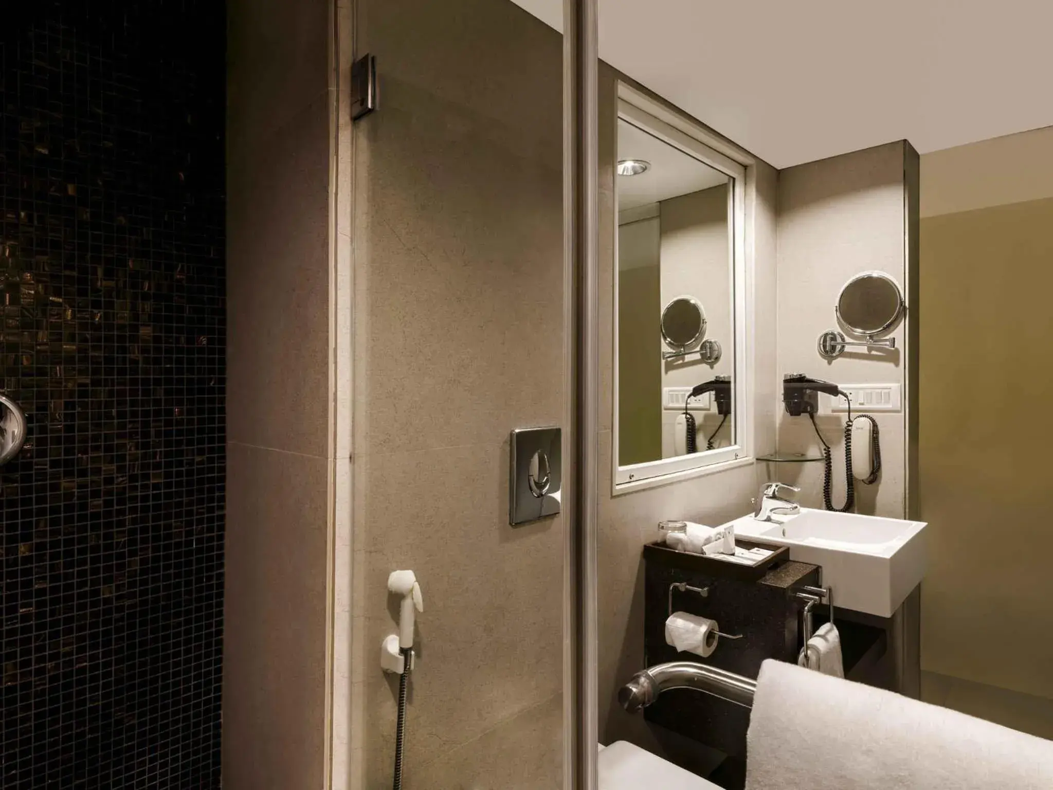 Bedroom in Grand Mercure Vadodara Surya Palace Bedroom in Grand Mercure Vadodara Surya Palace