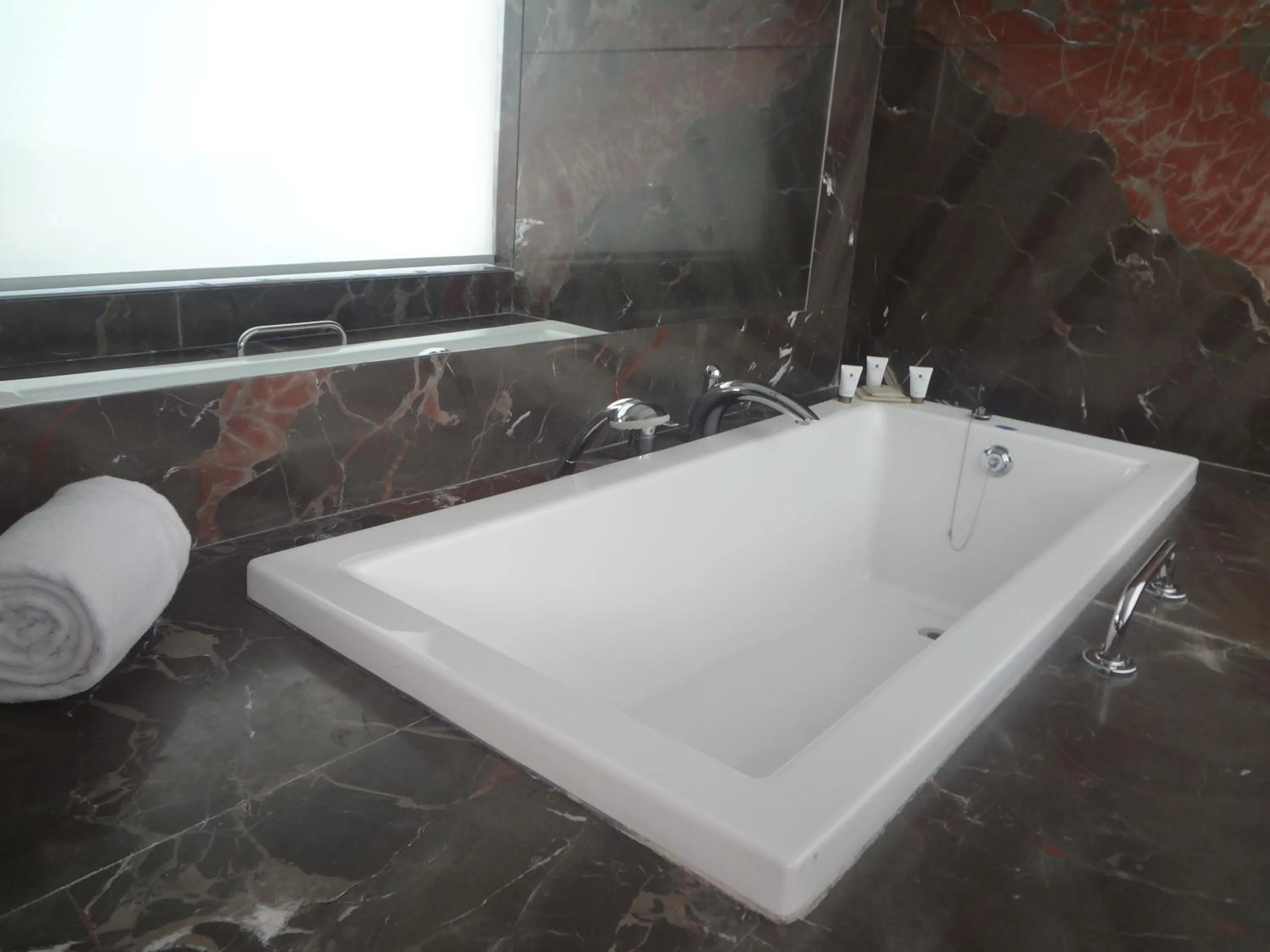 Bathroom in Grand Mercure Vadodara Surya Palace