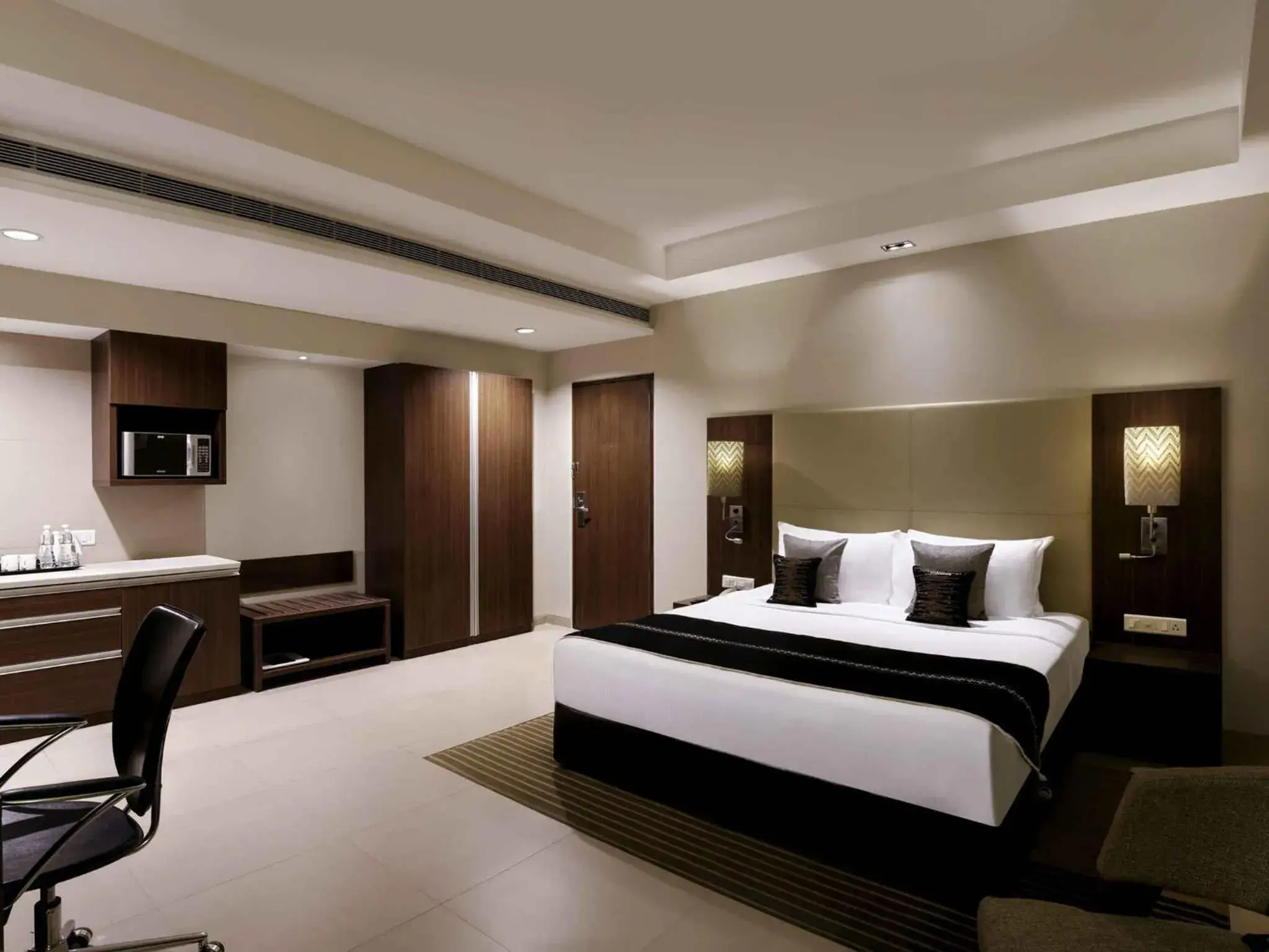 Bedroom, Bed in Grand Mercure Vadodara Surya Palace Bedroom, Bed in Grand Mercure Vadodara Surya Palace