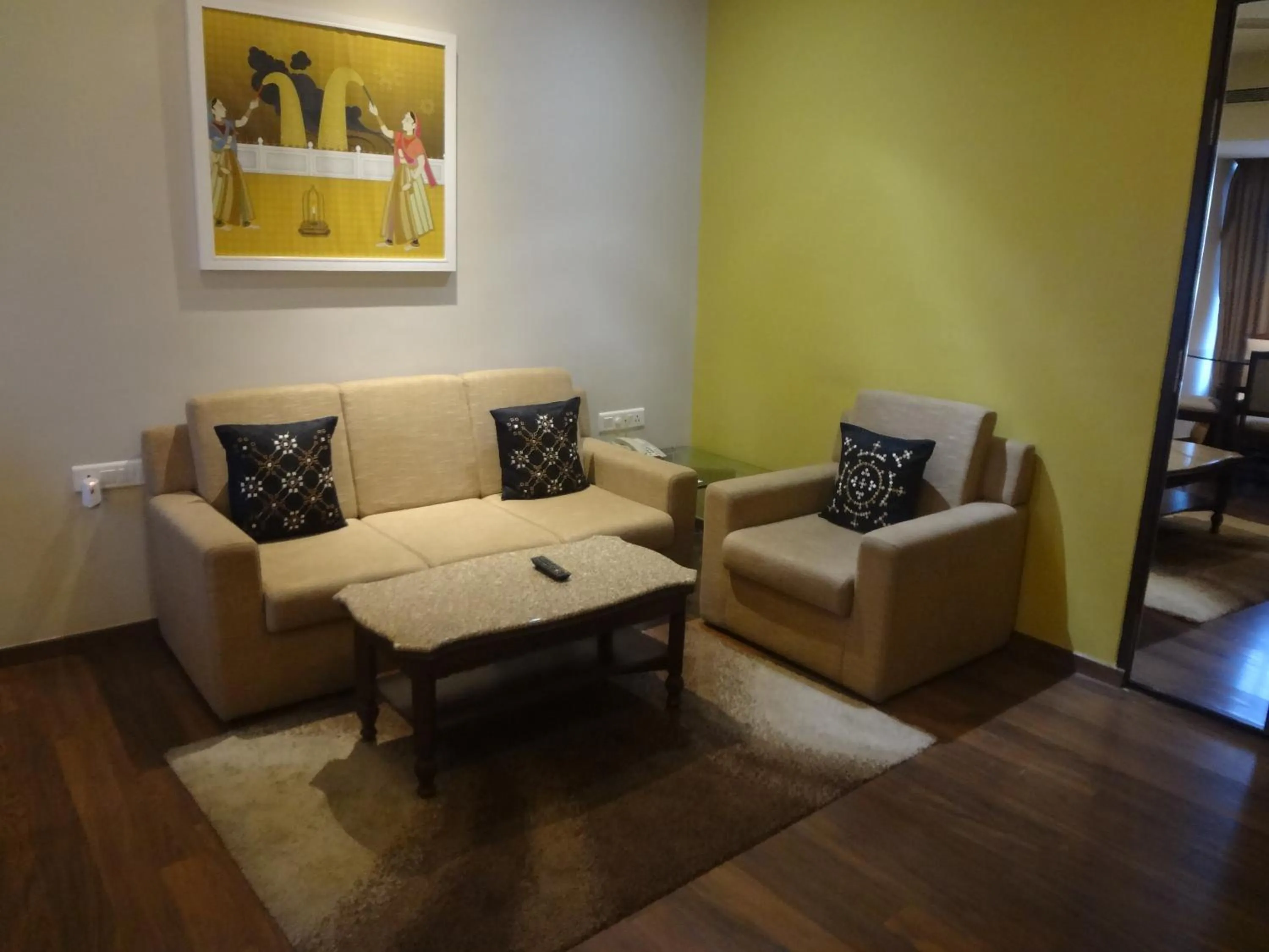 Living room in Grand Mercure Vadodara Surya Palace