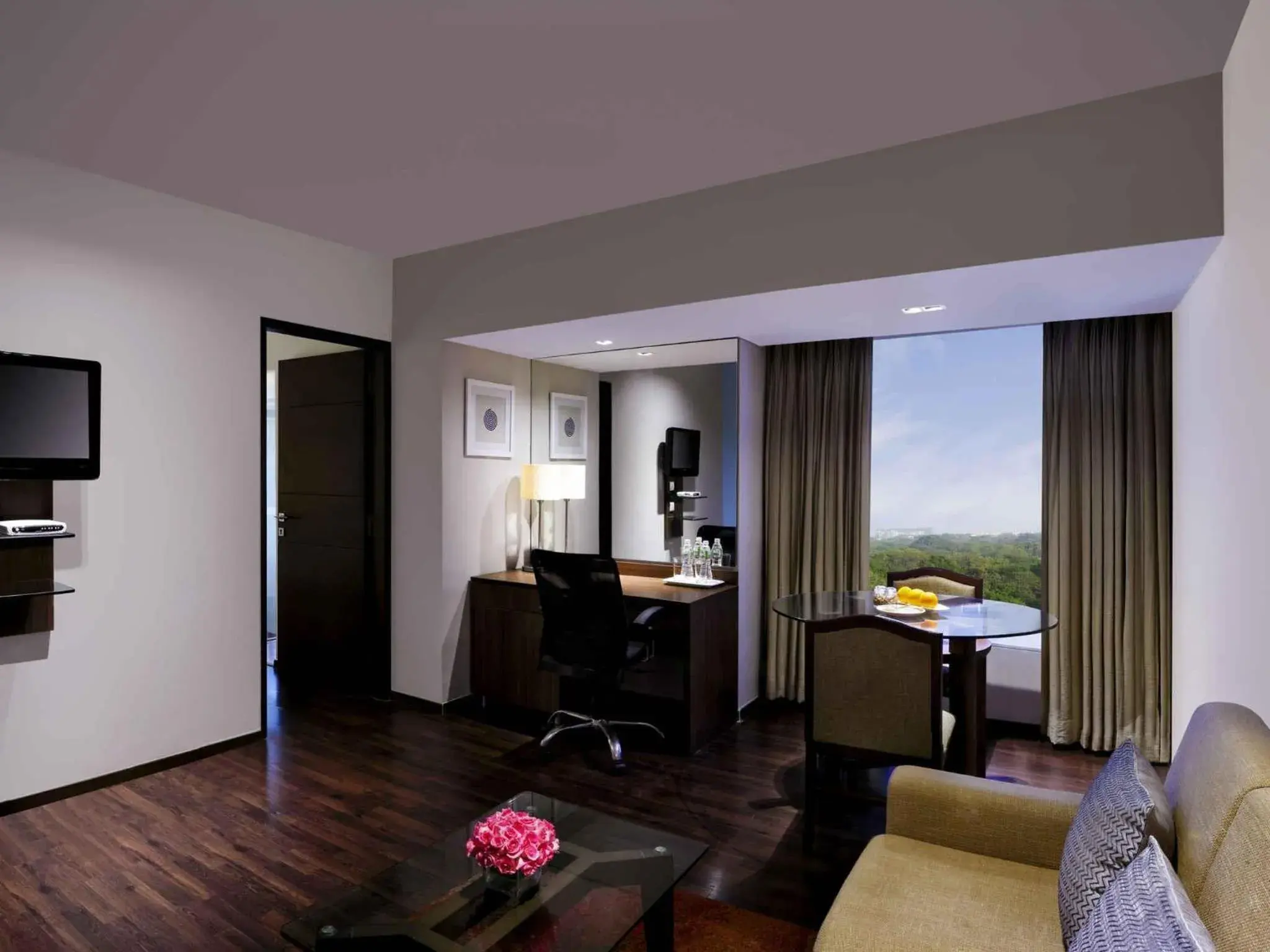 Bedroom in Grand Mercure Vadodara Surya Palace Bedroom in Grand Mercure Vadodara Surya Palace