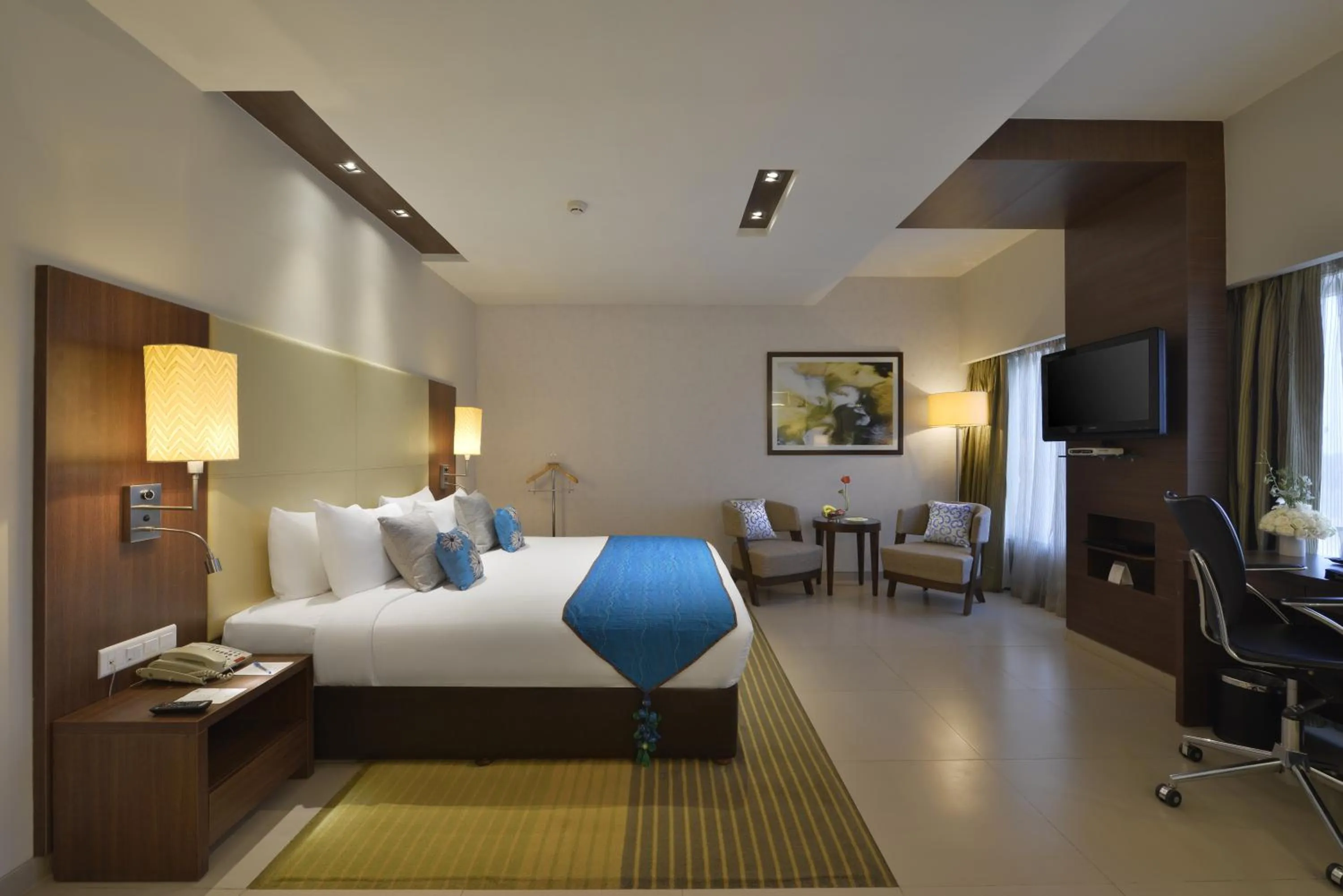 Bedroom, Bed in Grand Mercure Vadodara Surya Palace