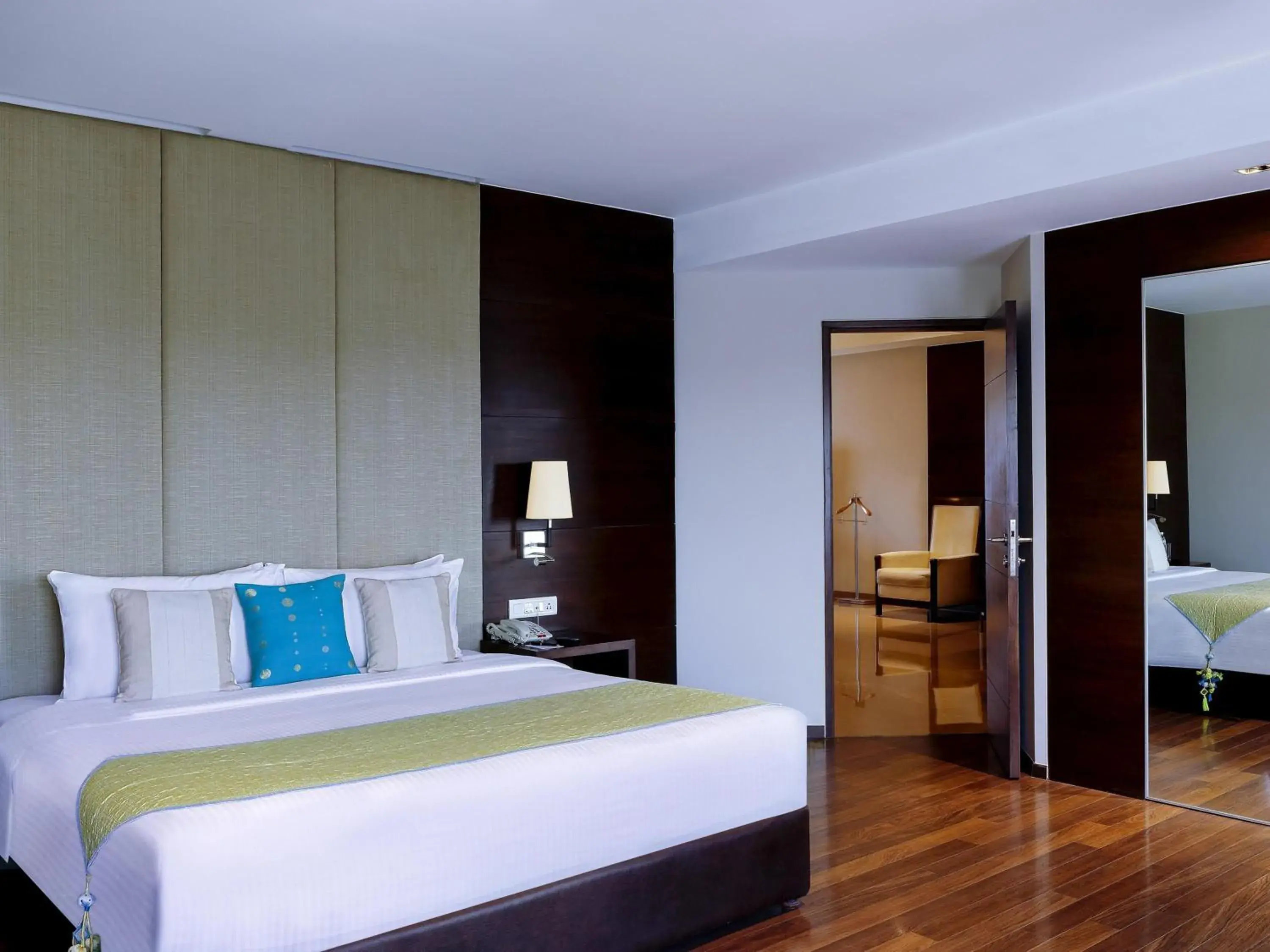 Property building, Bed in Grand Mercure Vadodara Surya Palace Property building, Bed in Grand Mercure Vadodara Surya Palace