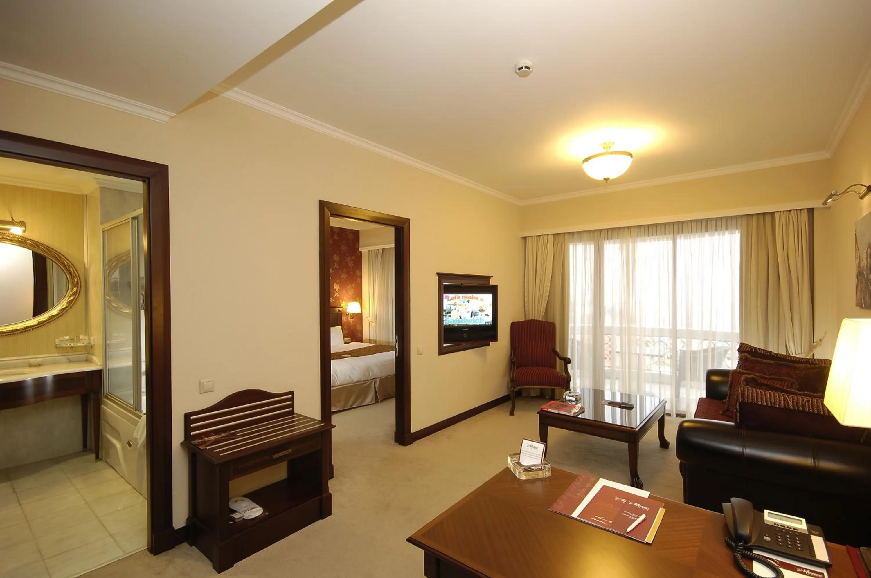 Living room, Bed in Hotel Monec