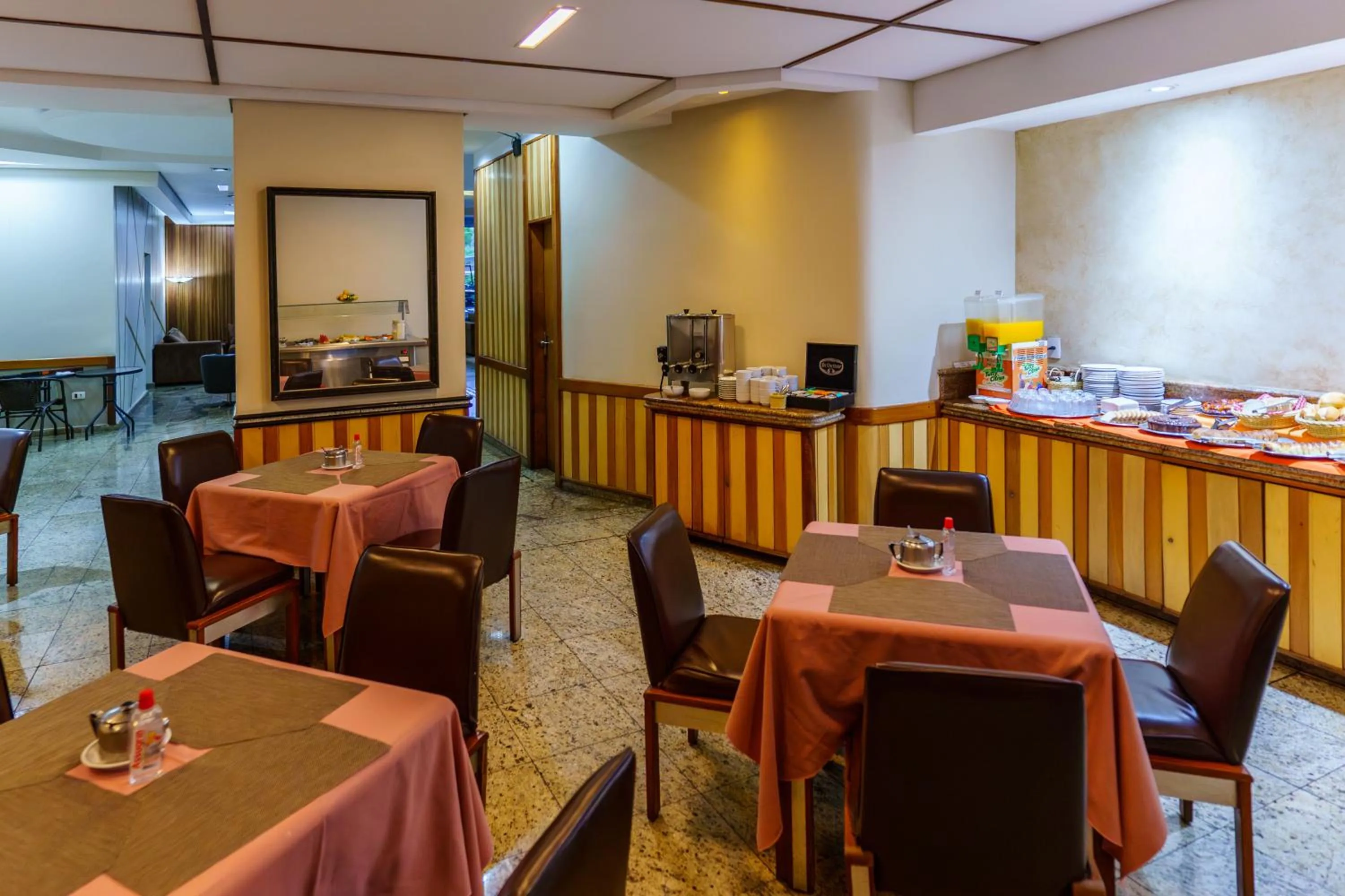 Restaurant/places to eat in Carillon Plaza Hotel