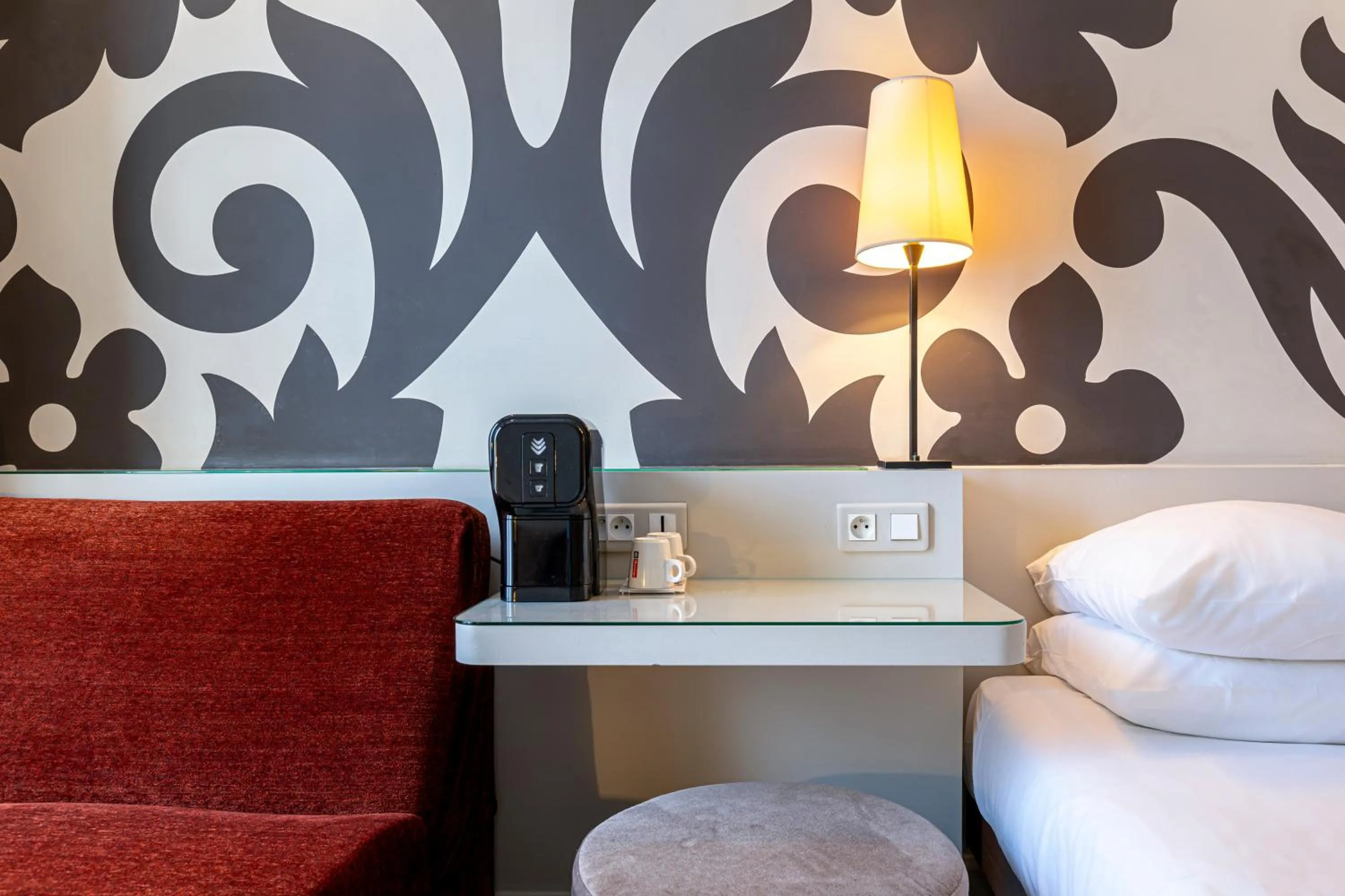 Bedroom, Bed in Gardette Park Hotel