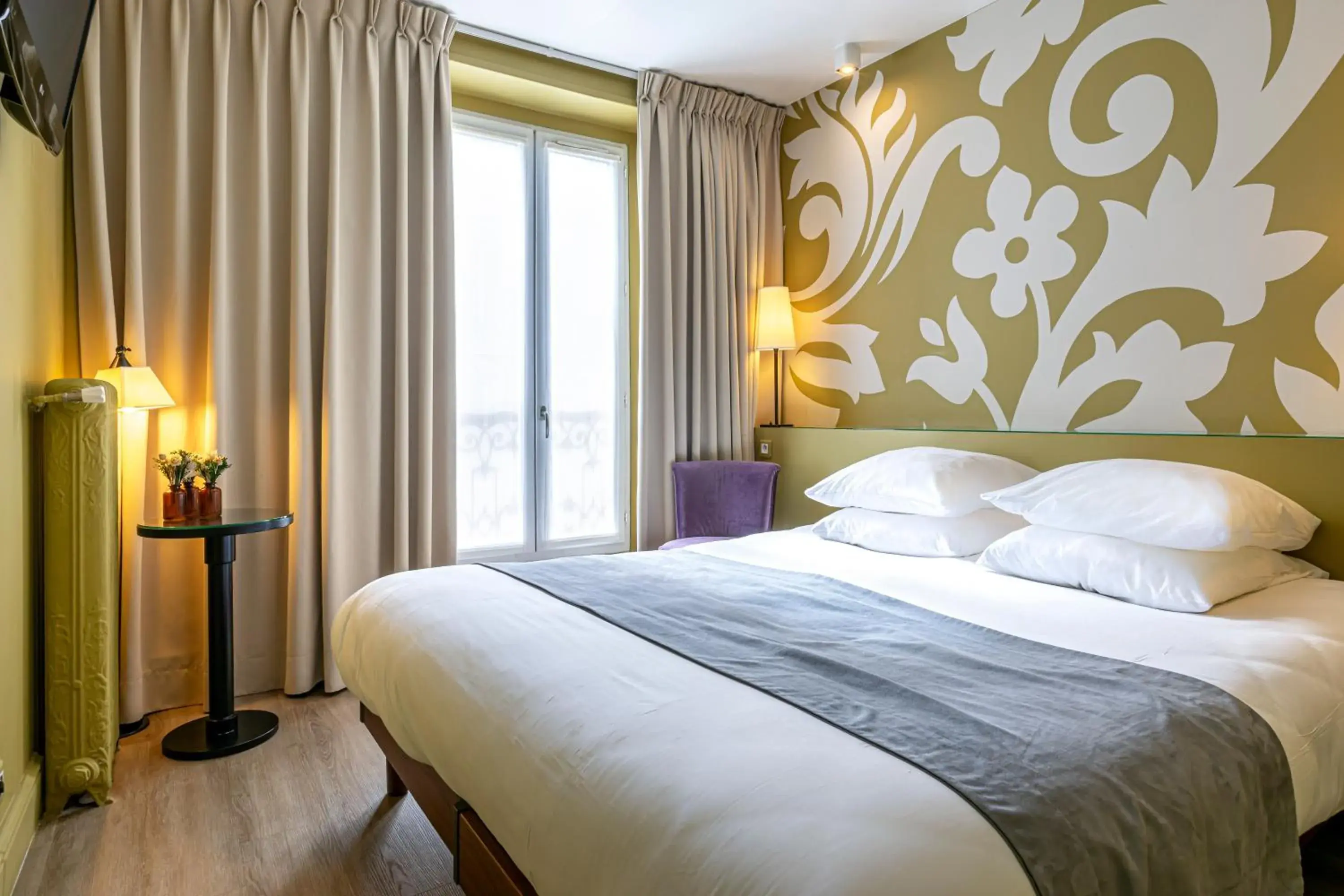 Bedroom, Bed in Gardette Park Hotel Bedroom, Bed in Gardette Park Hotel