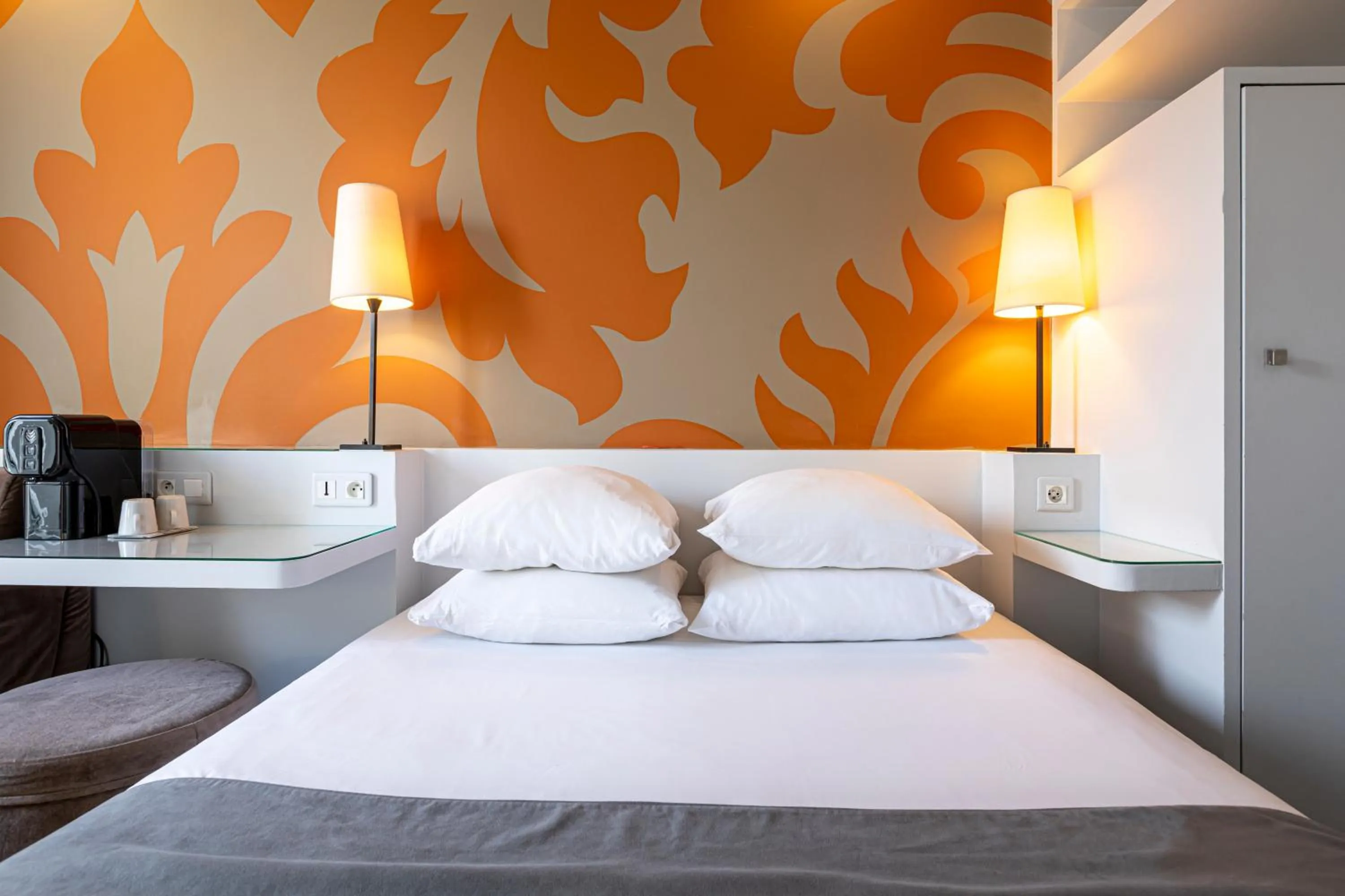 Bedroom, Bed in Gardette Park Hotel