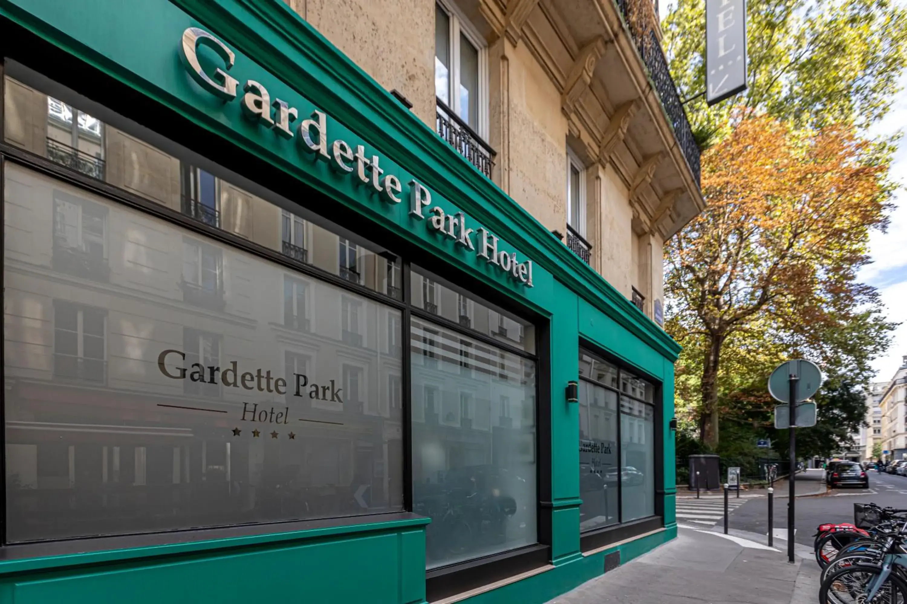 Facade/entrance in Gardette Park Hotel Facade/entrance in Gardette Park Hotel