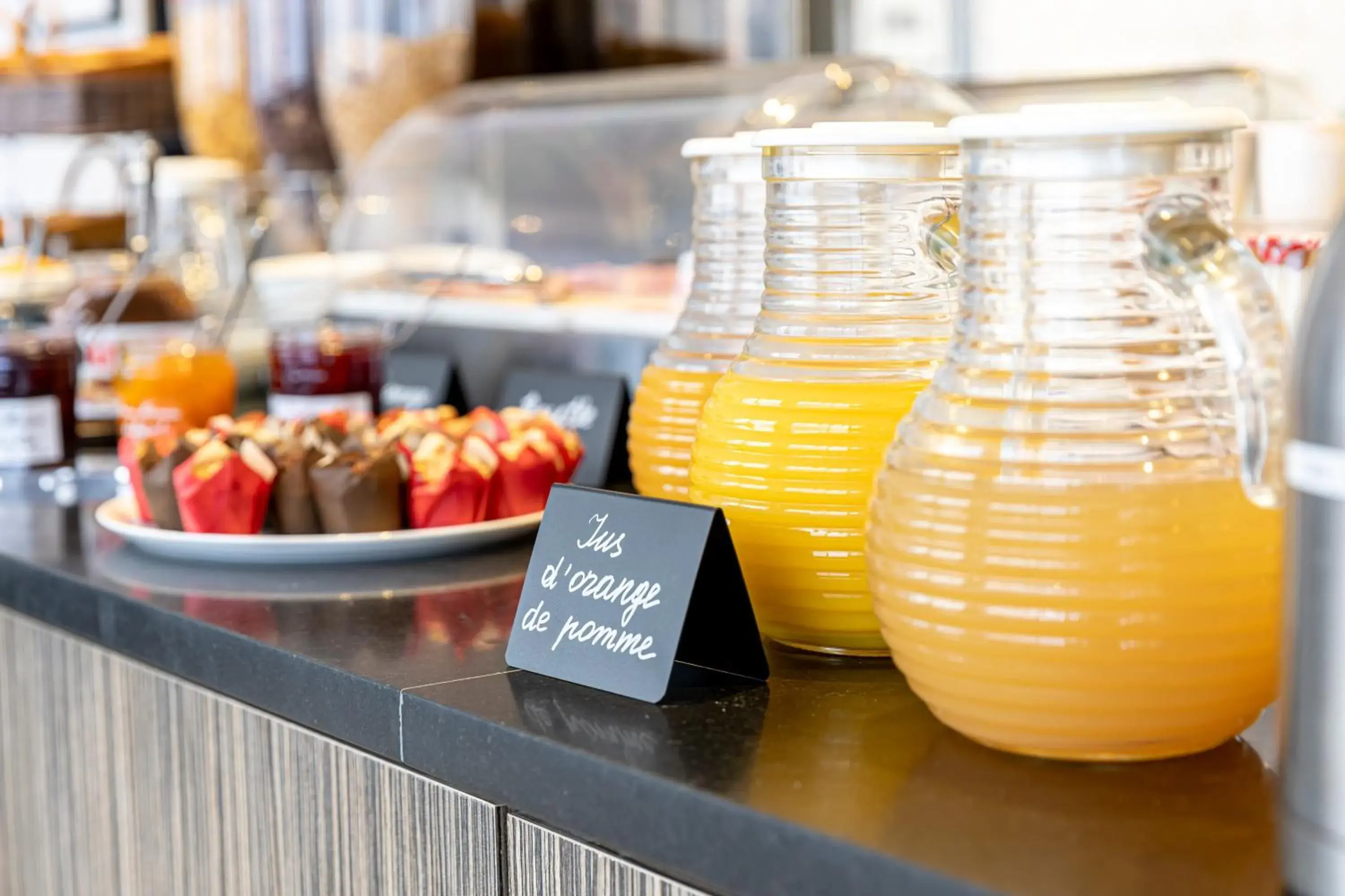 Breakfast in Gardette Park Hotel Breakfast in Gardette Park Hotel