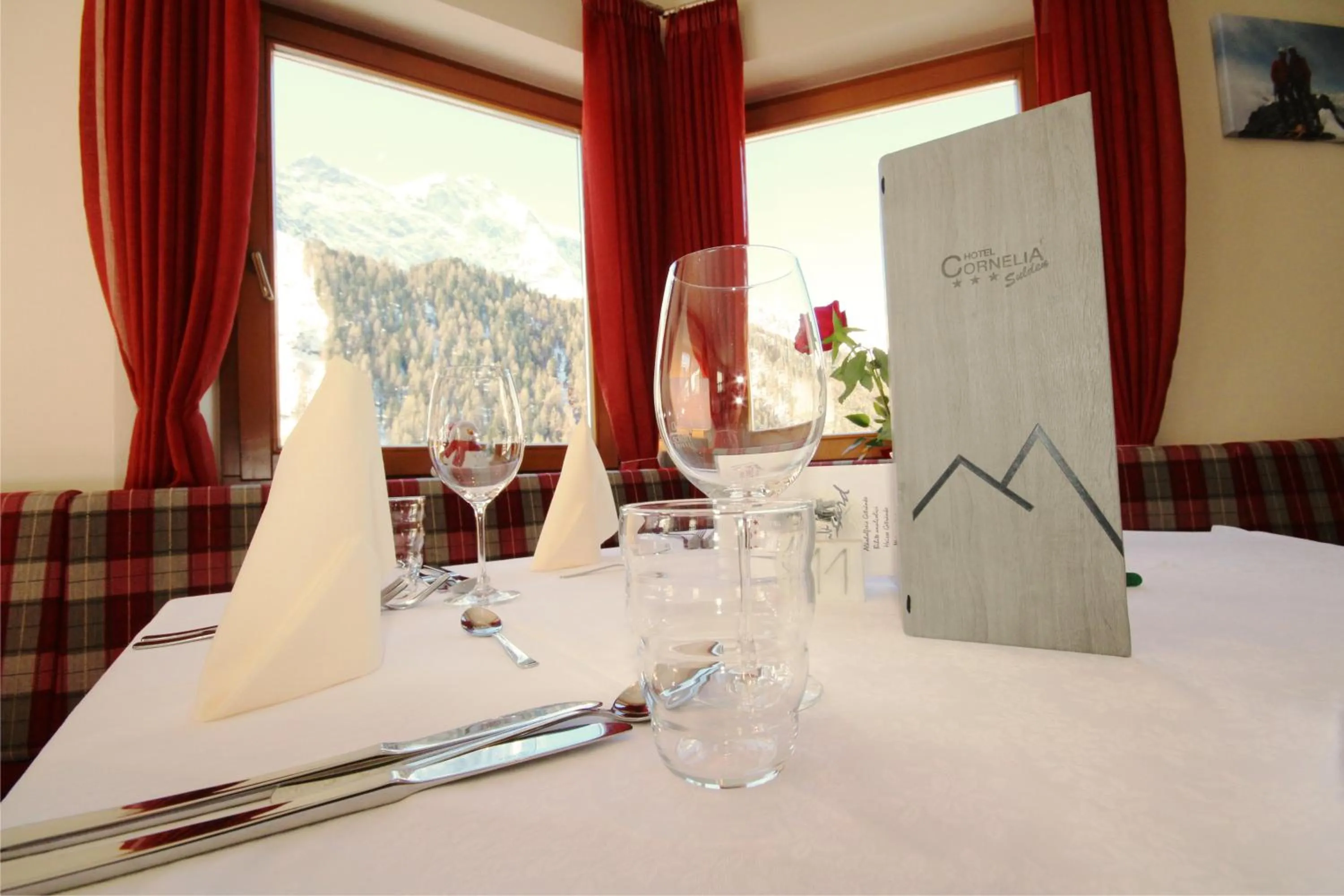 Restaurant/places to eat in Hotel Cornelia