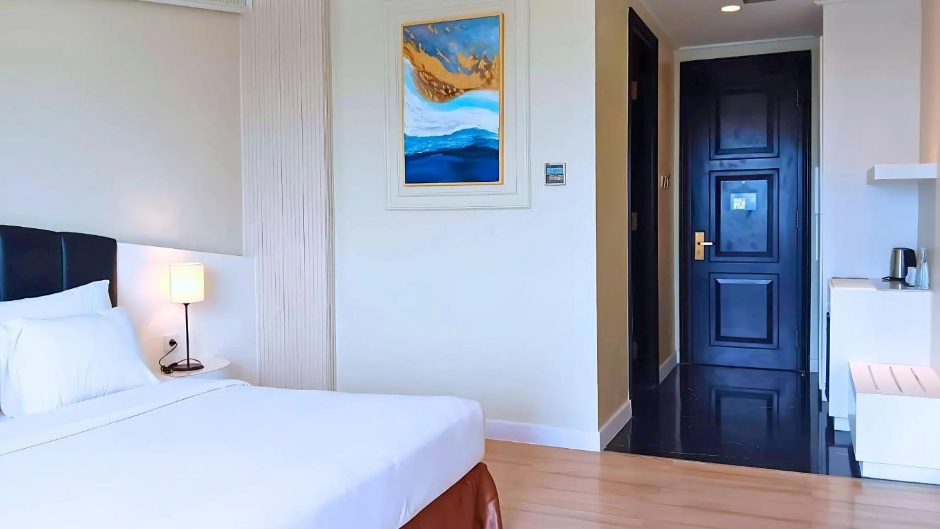 Bed in The Grantage Hotel & Sky Lounge