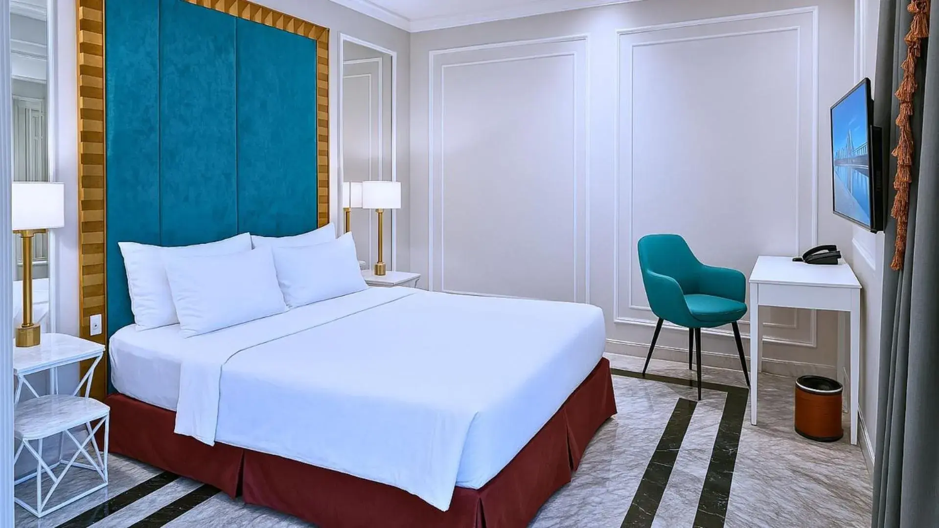 Bed in The Grantage Hotel & Sky Lounge Bed in The Grantage Hotel & Sky Lounge