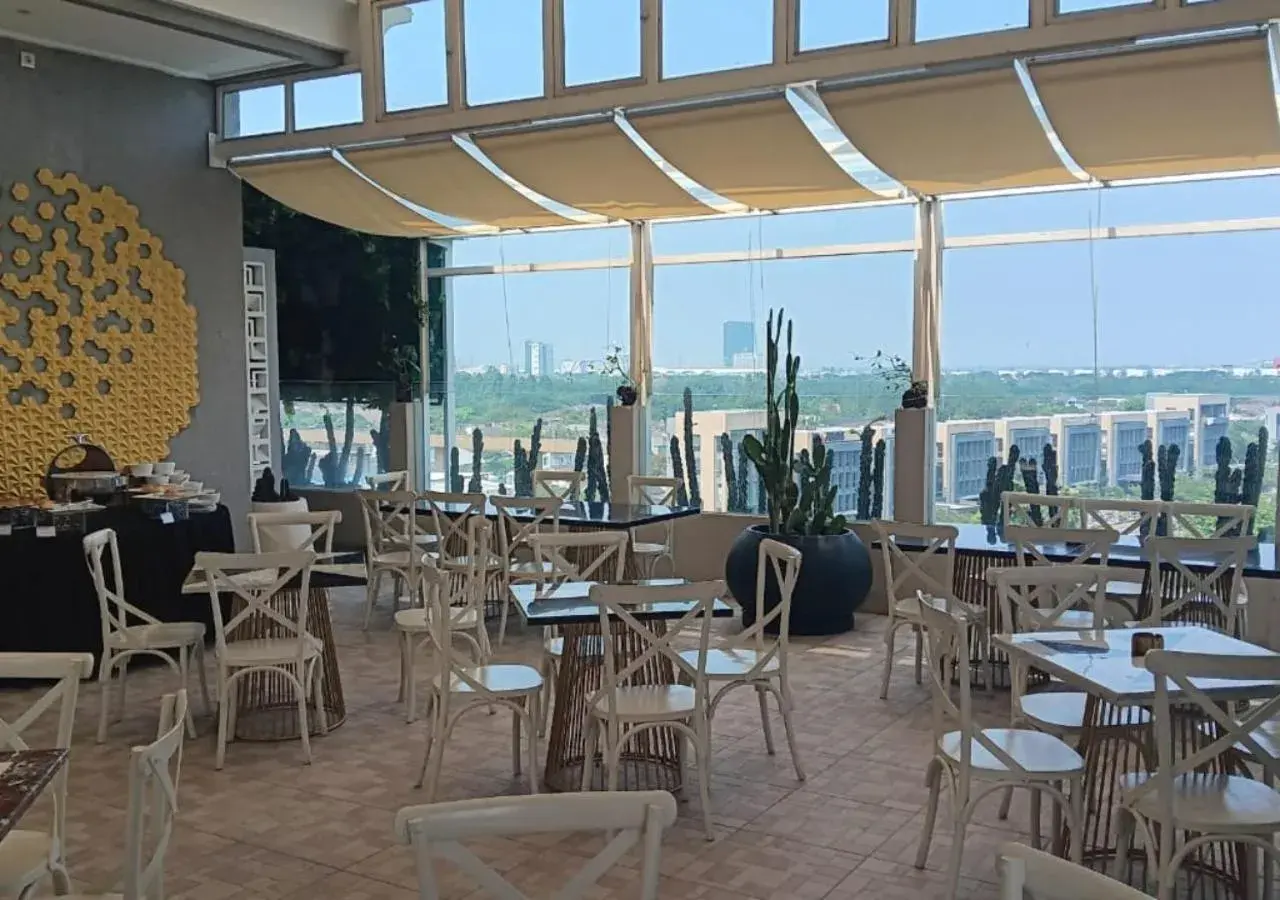 Restaurant/places to eat in The Grantage Hotel & Sky Lounge Restaurant/places to eat in The Grantage Hotel & Sky Lounge