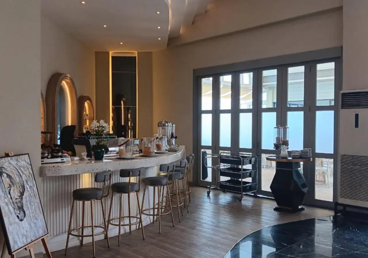 Restaurant/places to eat in The Grantage Hotel & Sky Lounge Restaurant/places to eat in The Grantage Hotel & Sky Lounge