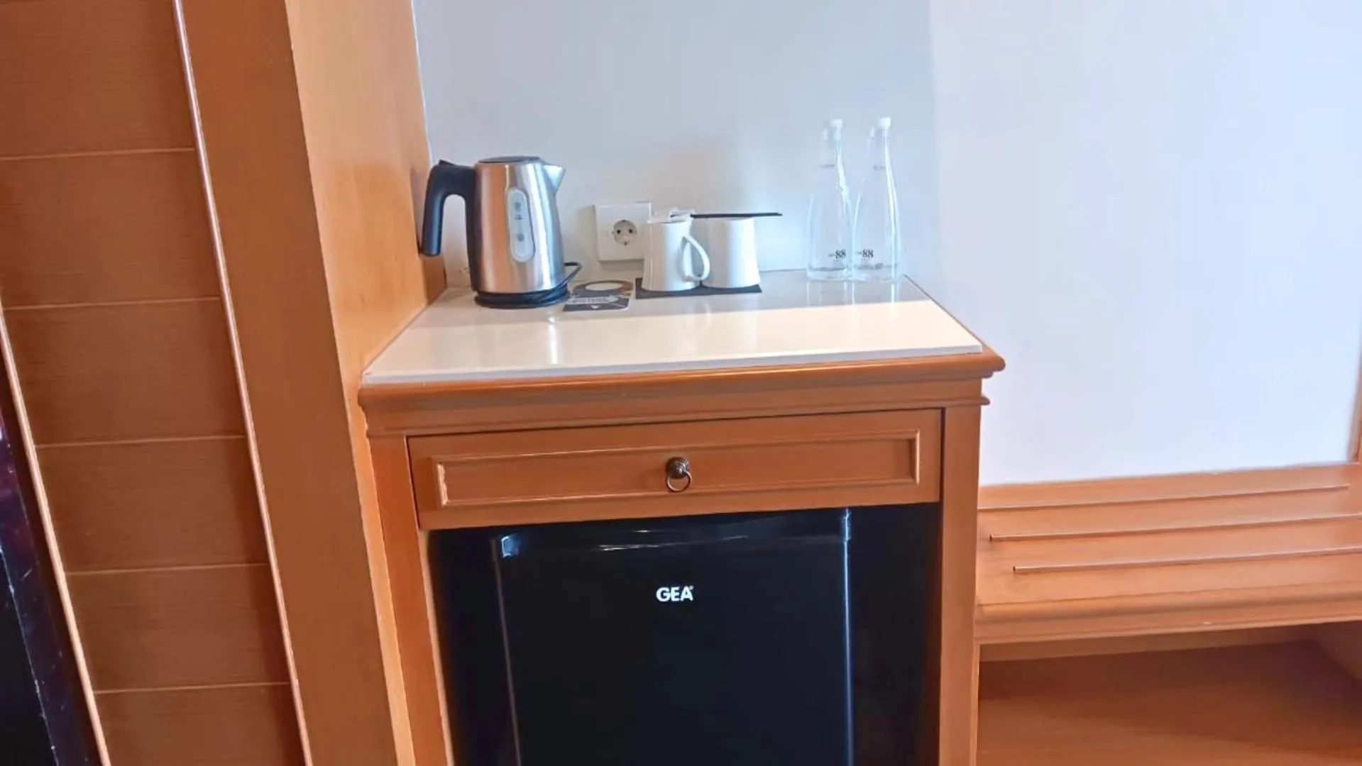 Coffee/tea facilities in The Grantage Hotel & Sky Lounge