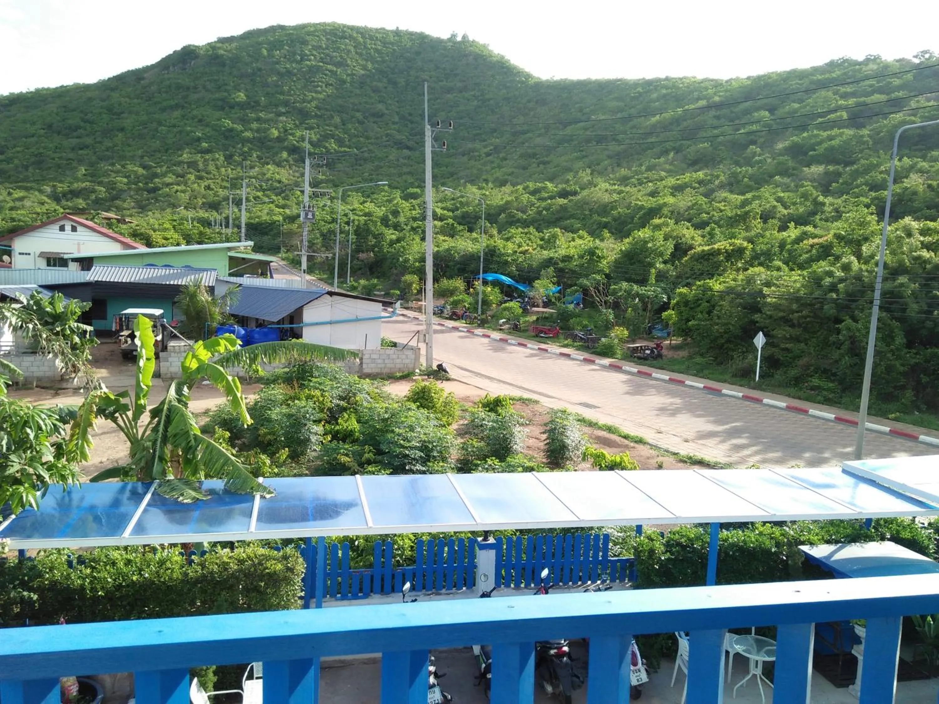 Blue sky Koh larn Resort
